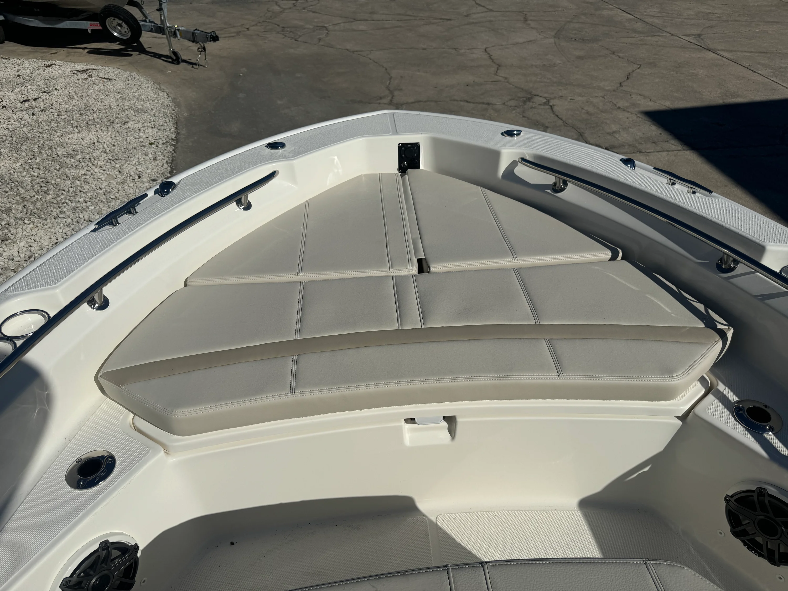 2026 Boston Whaler 220 Dauntless Image Thumbnail #12