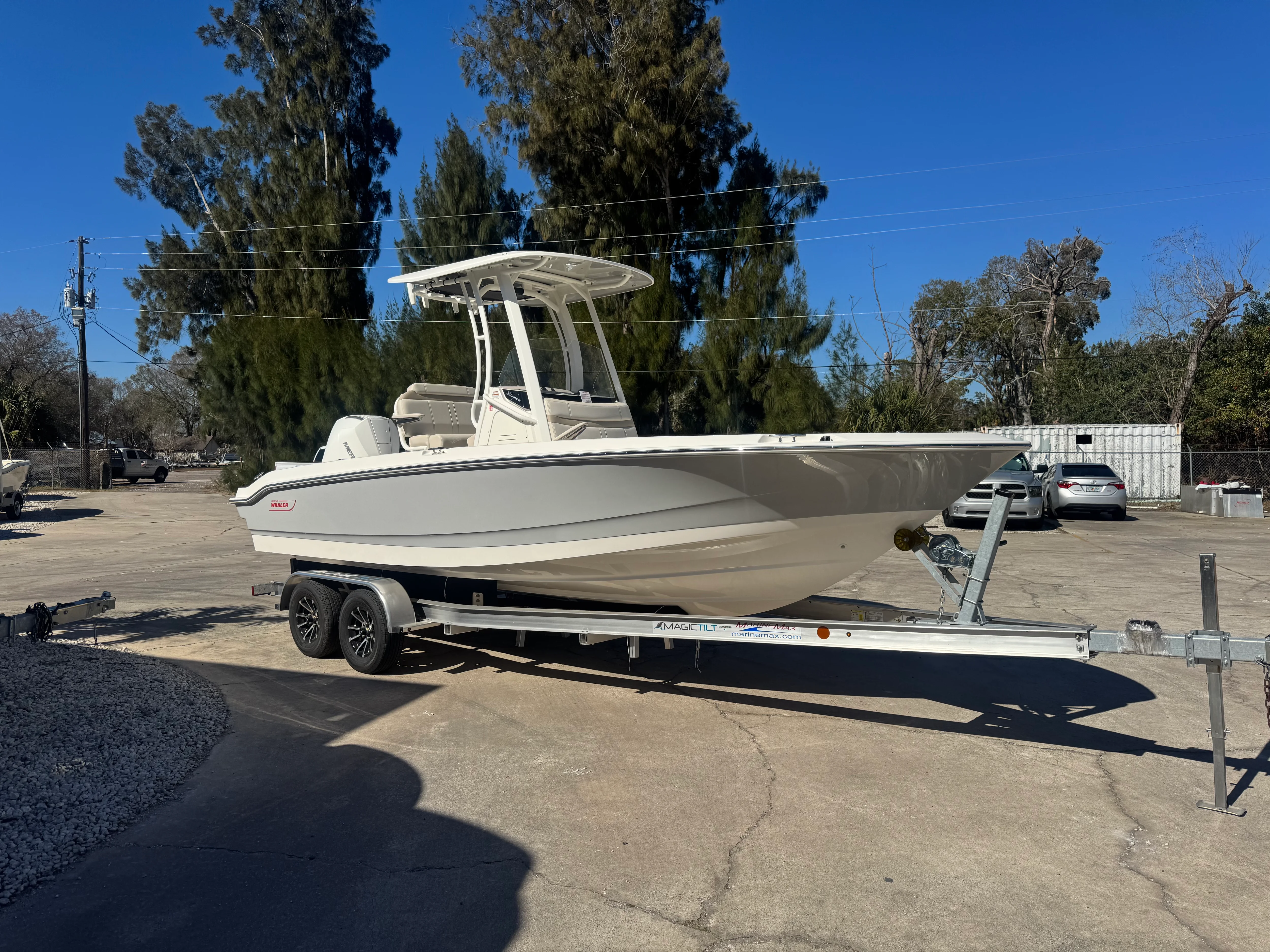 2026 Boston Whaler 220 Dauntless Image Thumbnail #0