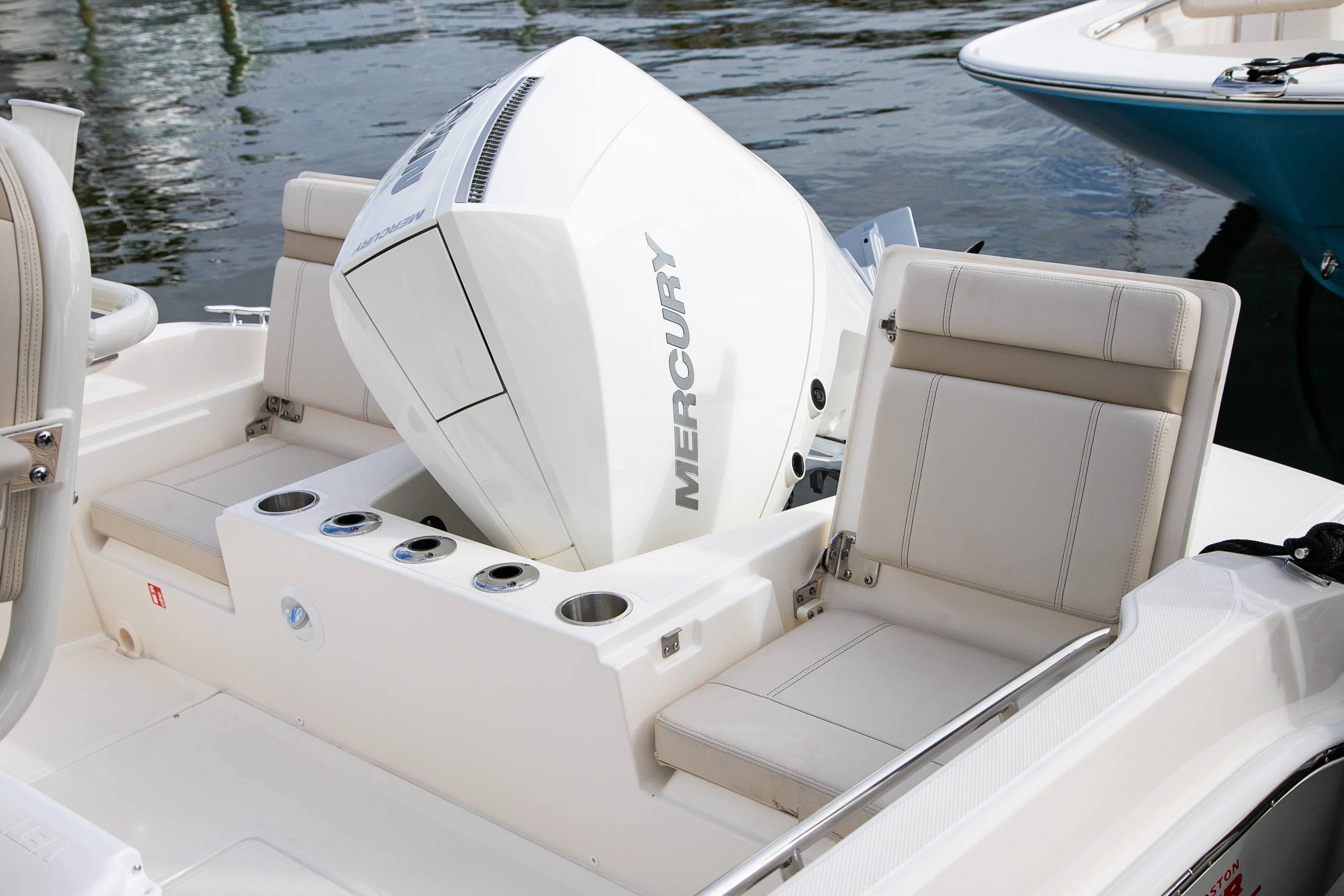 2026 Boston Whaler 220 Dauntless Image Thumbnail #6