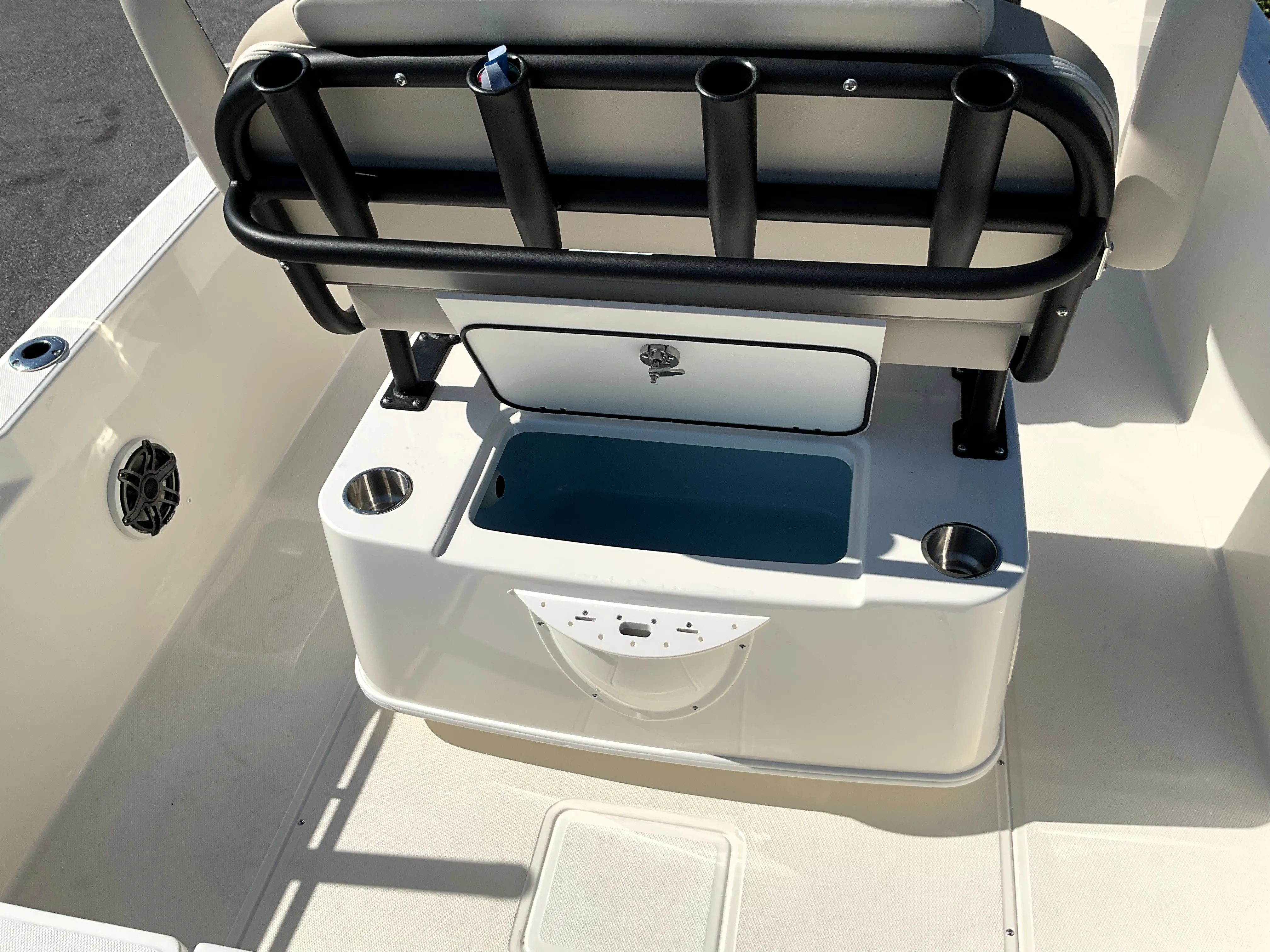 2026 Boston Whaler 220 Dauntless Image Thumbnail #11