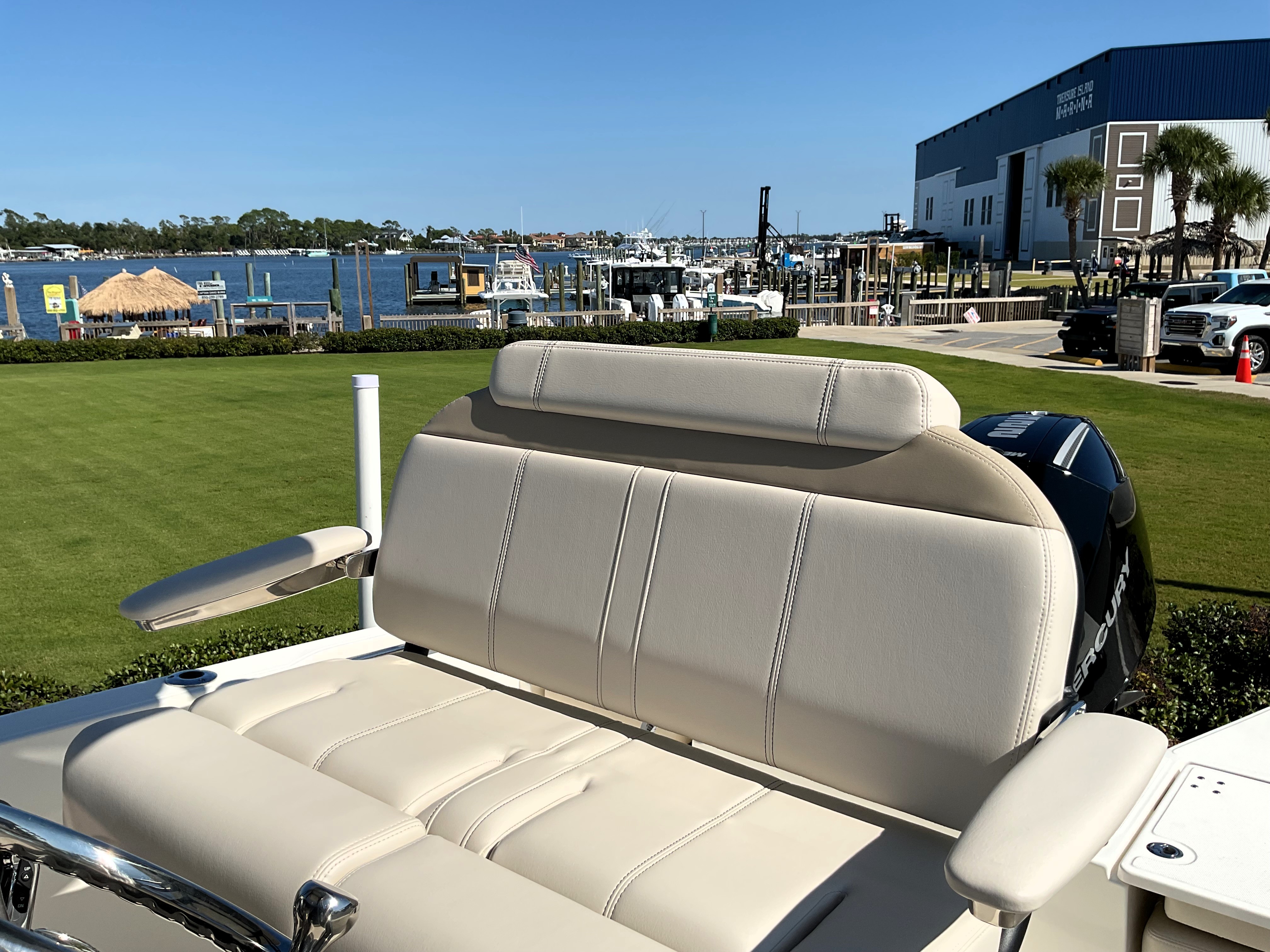 2026 Boston Whaler 220 Dauntless Image Thumbnail #22