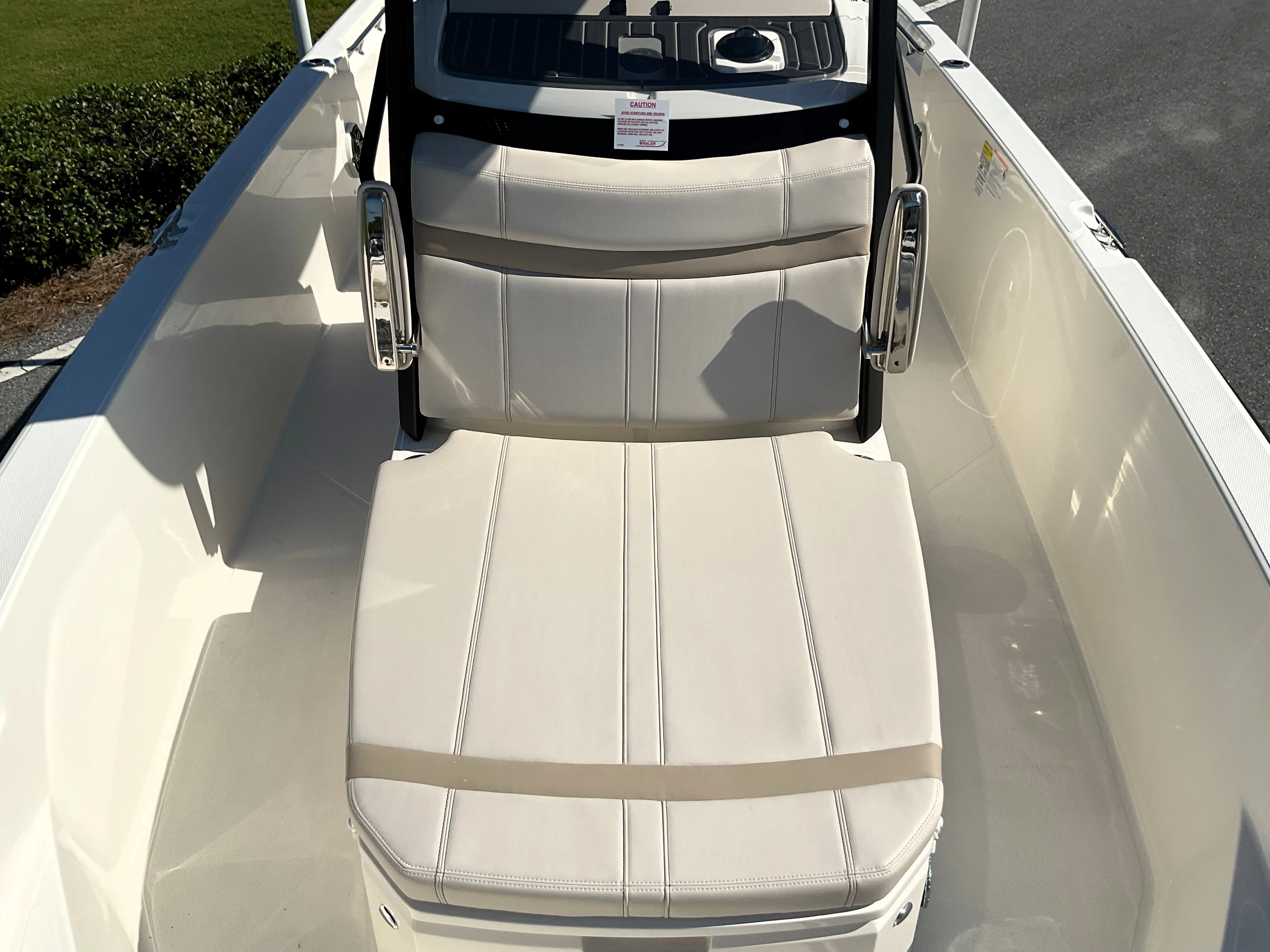 2026 Boston Whaler 220 Dauntless Image Thumbnail #31
