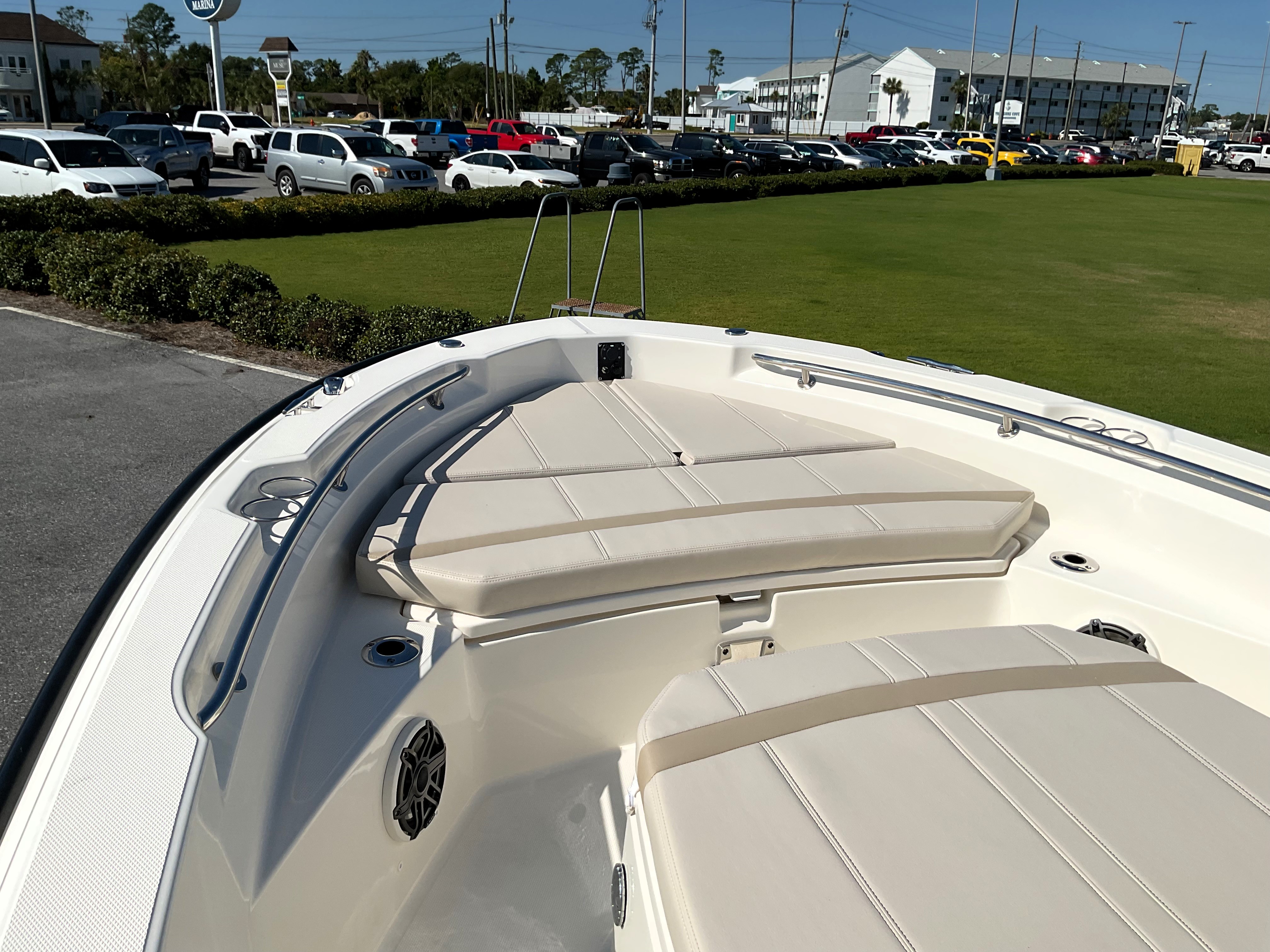 2026 Boston Whaler 220 Dauntless Image Thumbnail #25