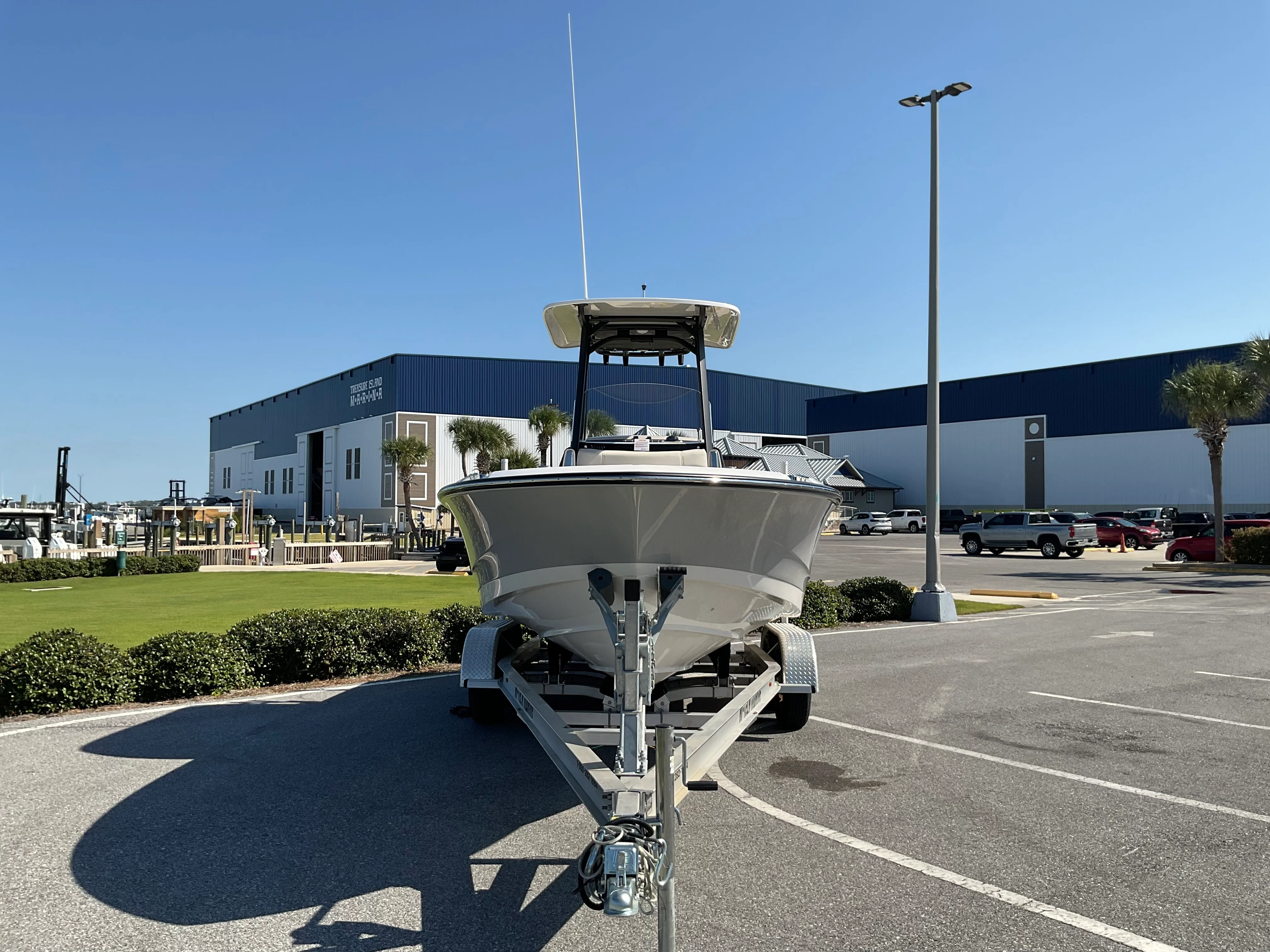 2026 Boston Whaler 220 Dauntless Image Thumbnail #9