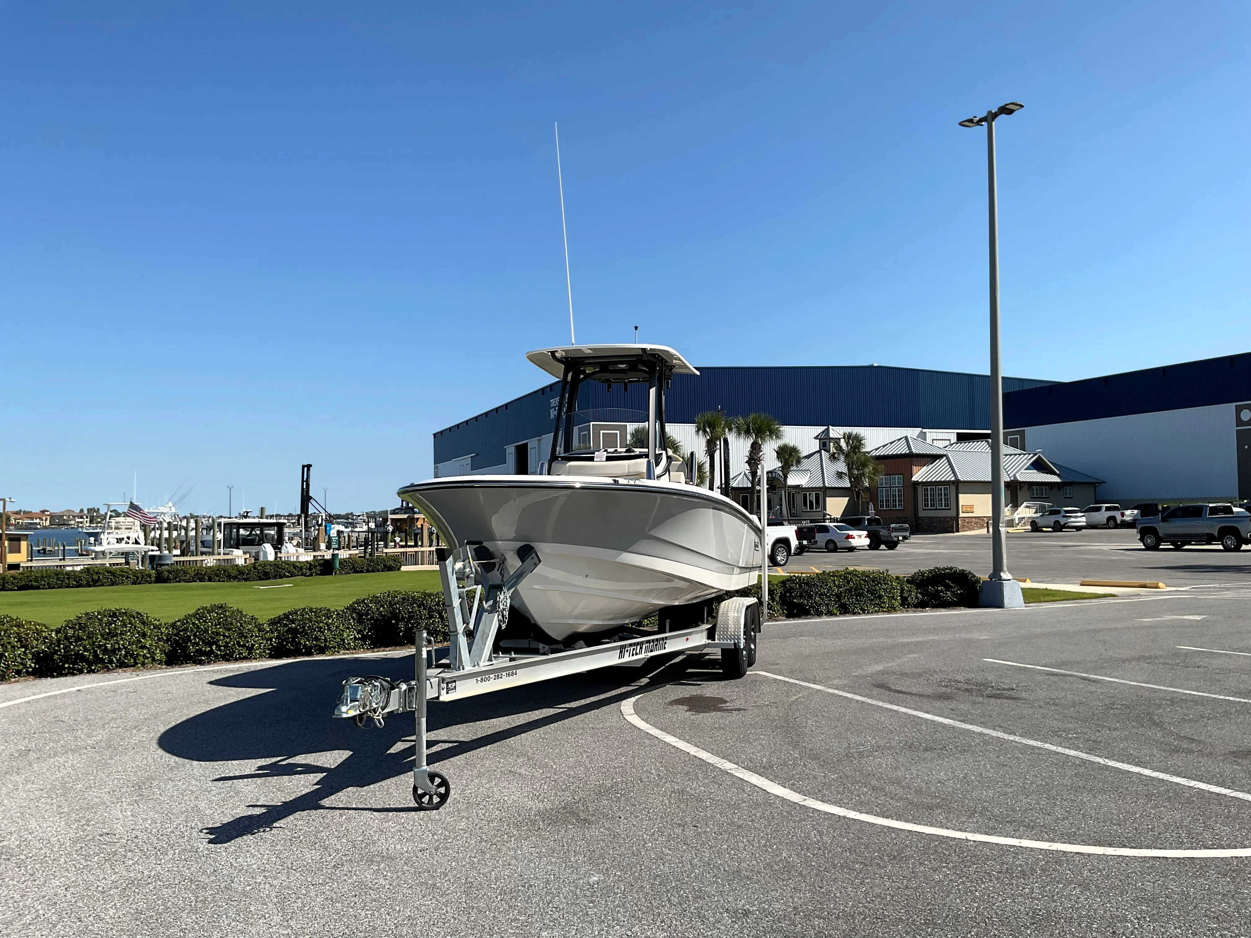 2026 Boston Whaler 220 Dauntless Image Thumbnail #8