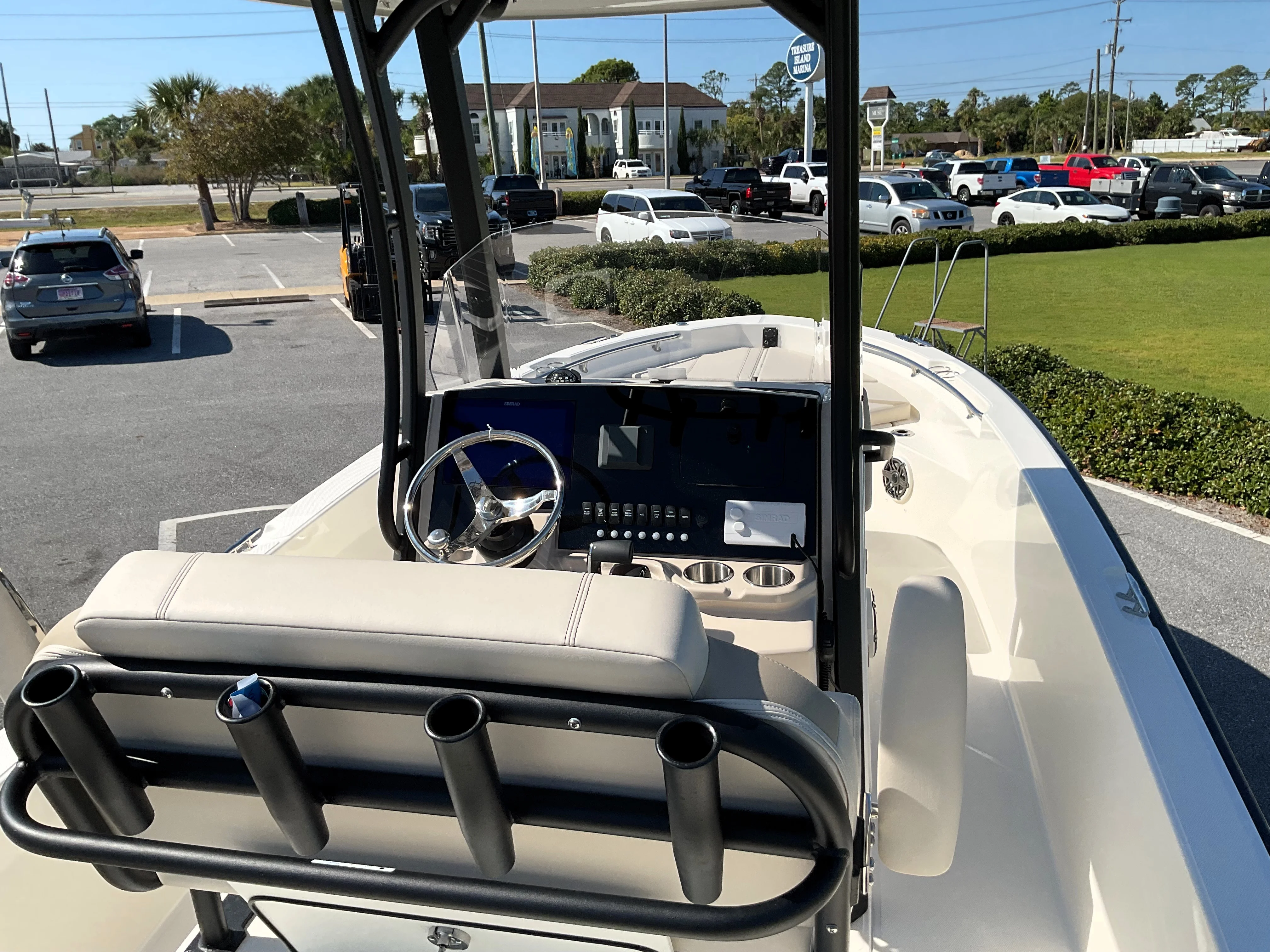 2026 Boston Whaler 220 Dauntless Image Thumbnail #10