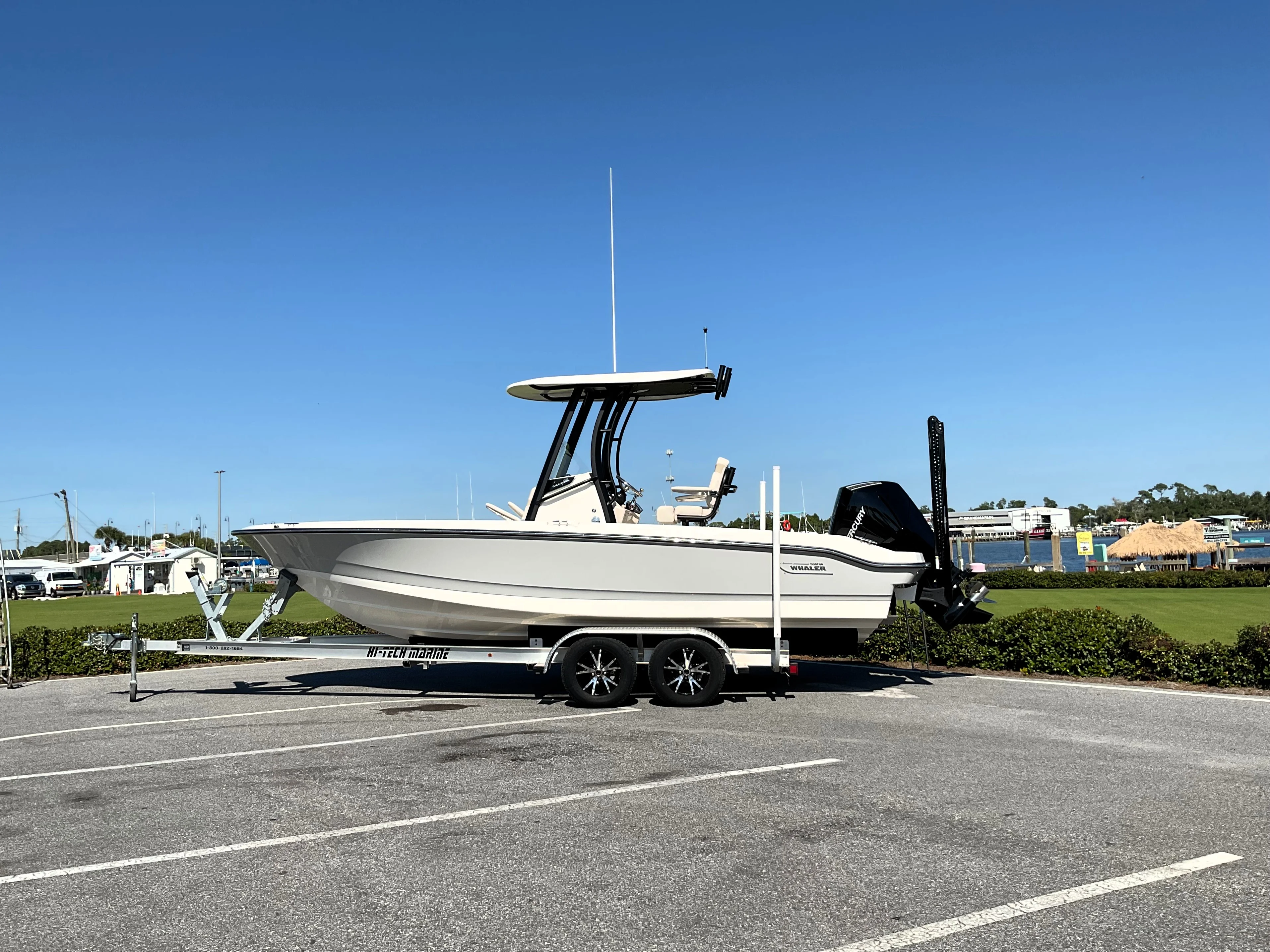 2026 Boston Whaler 220 Dauntless Image Thumbnail #57