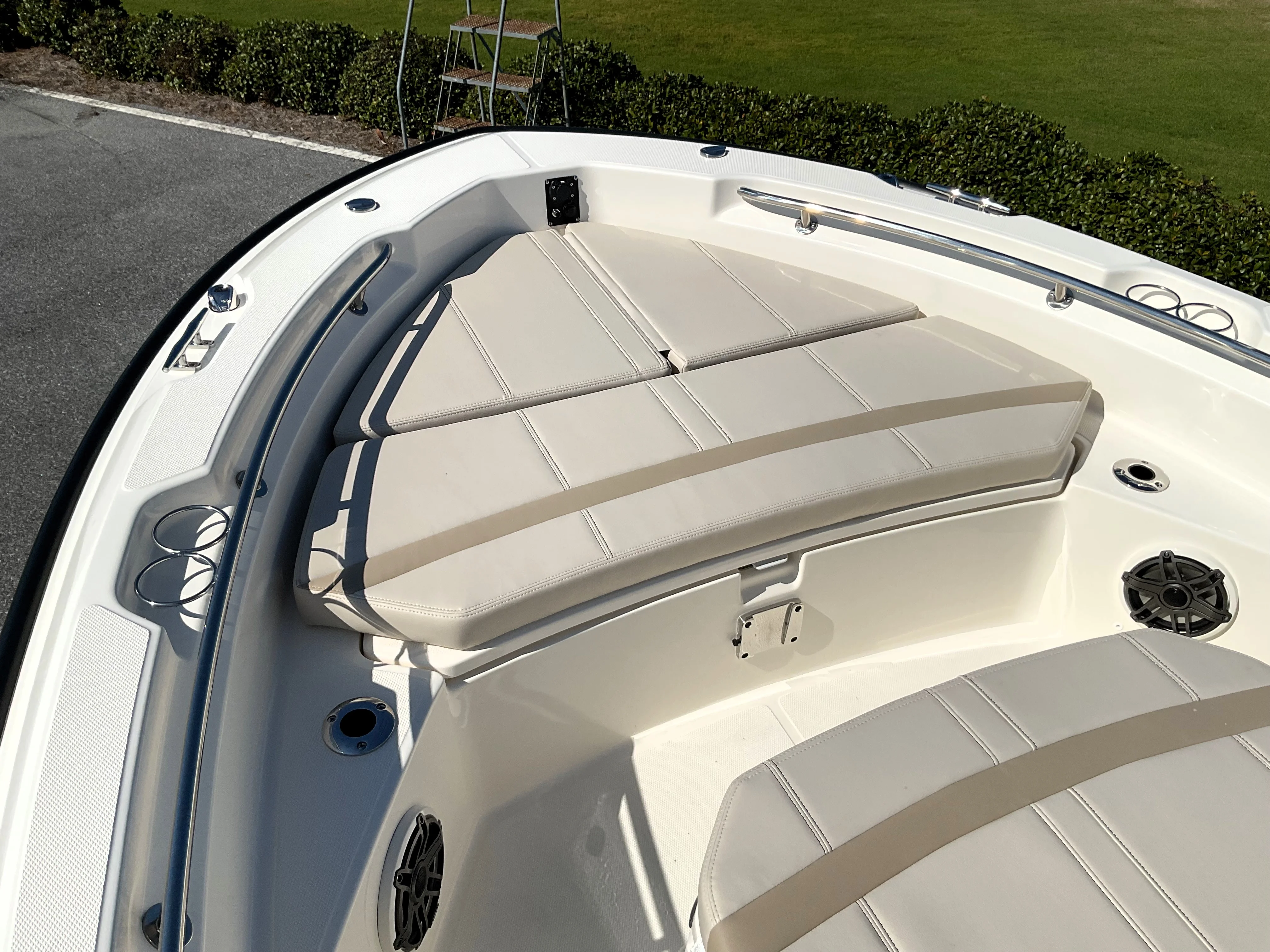 2026 Boston Whaler 220 Dauntless Image Thumbnail #26