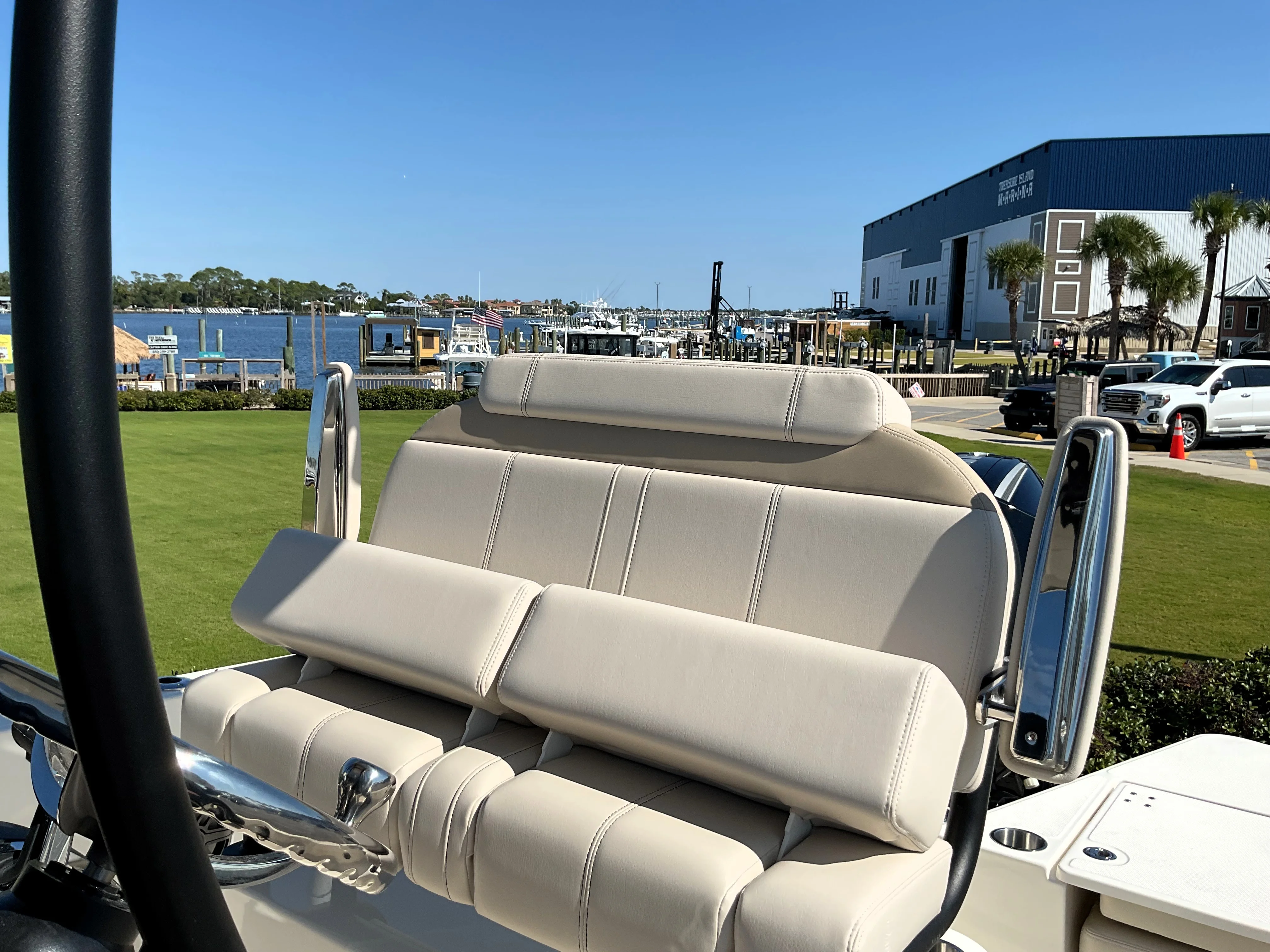 2026 Boston Whaler 220 Dauntless Image Thumbnail #21