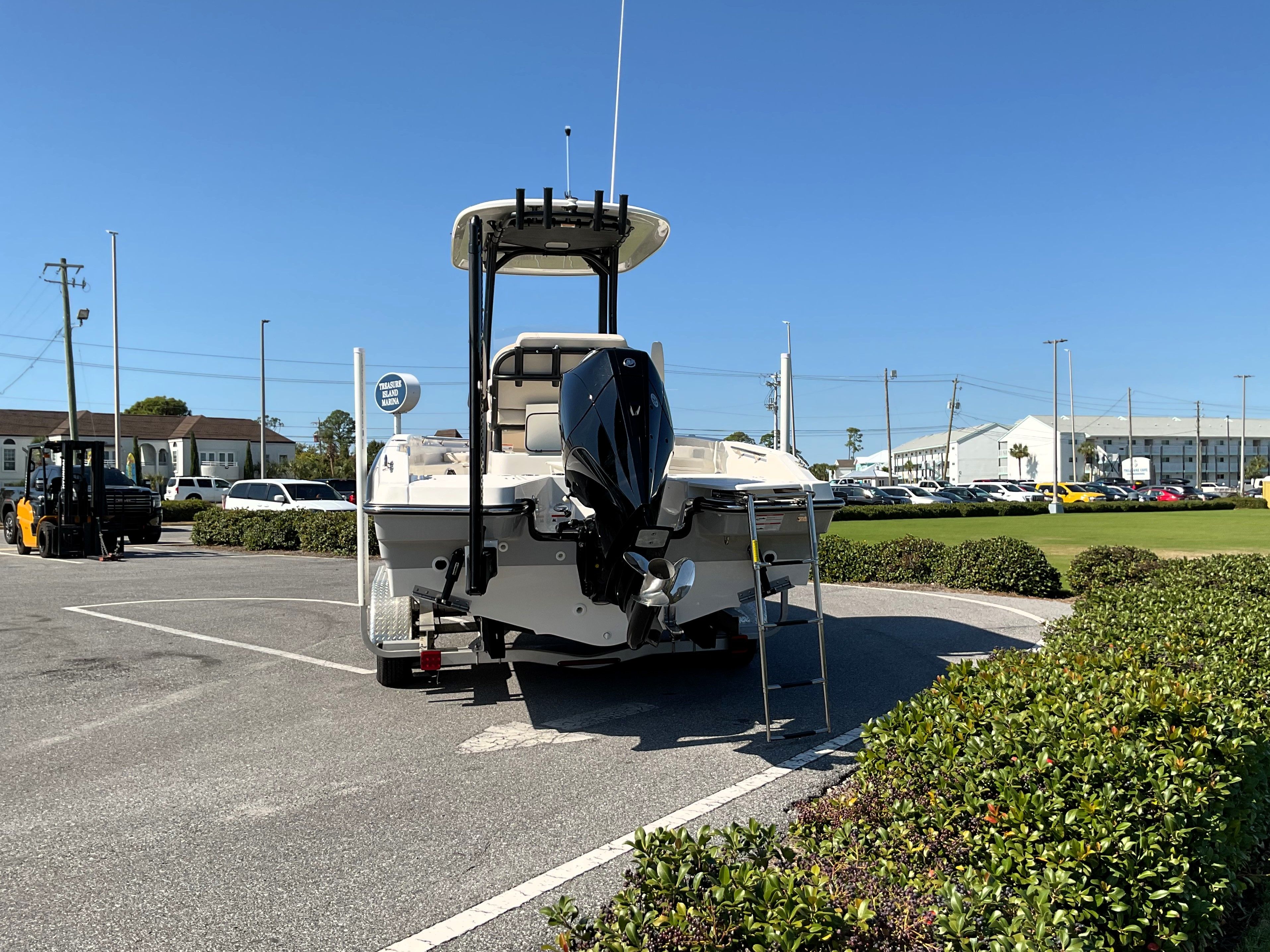 2026 Boston Whaler 220 Dauntless Image Thumbnail #6