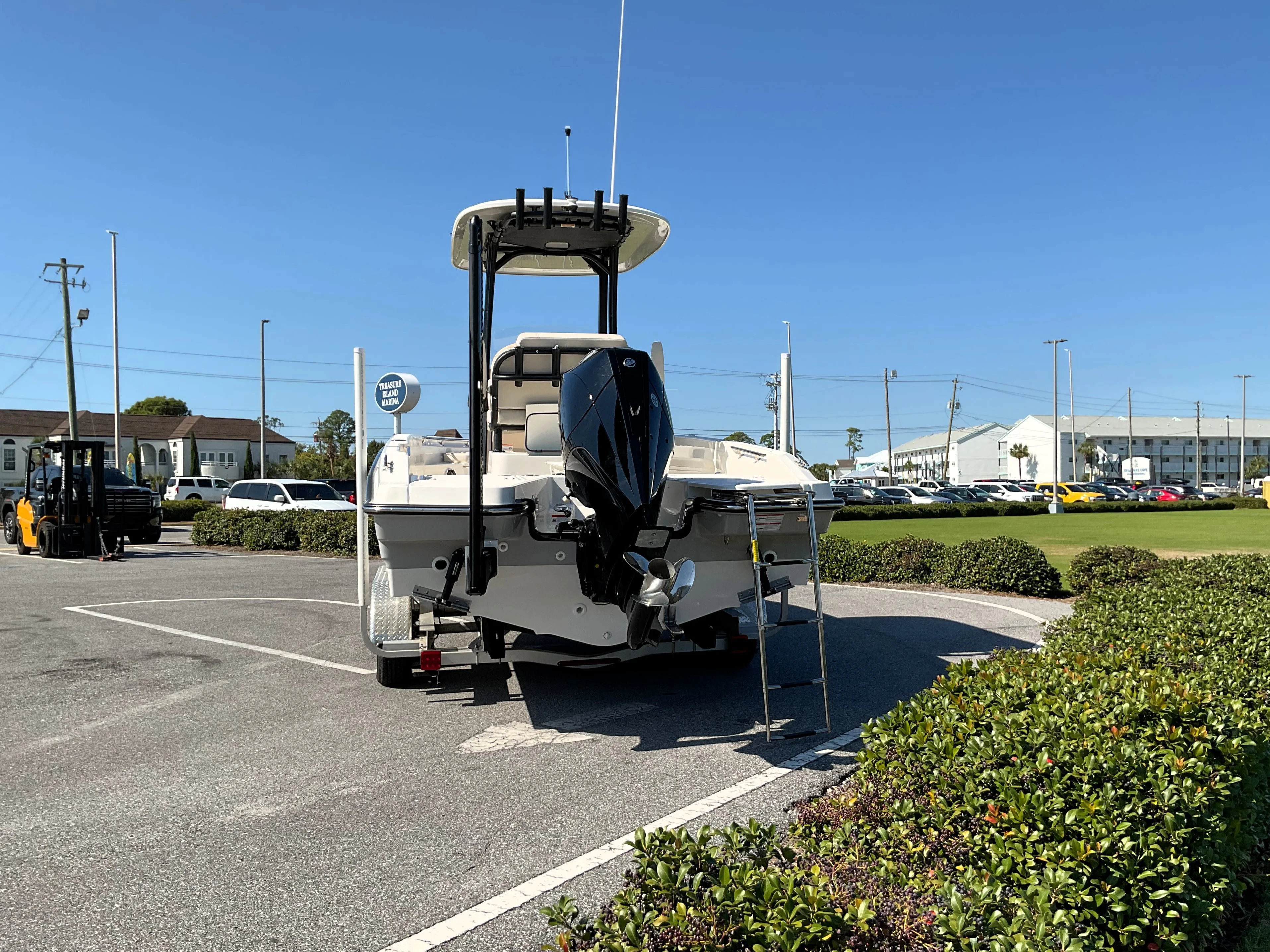 2026 Boston Whaler 220 Dauntless Image Thumbnail #6