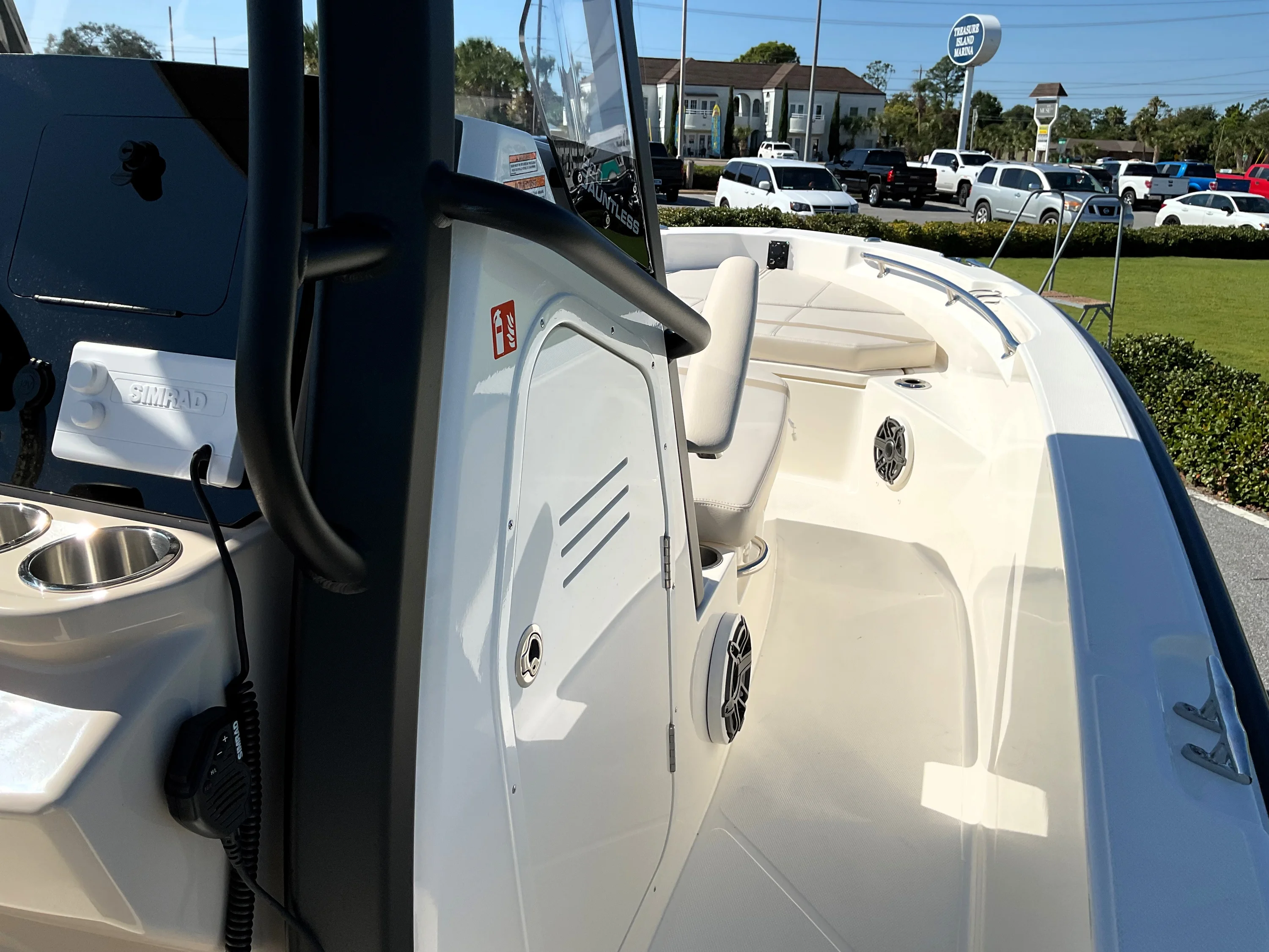 2026 Boston Whaler 220 Dauntless Image Thumbnail #16