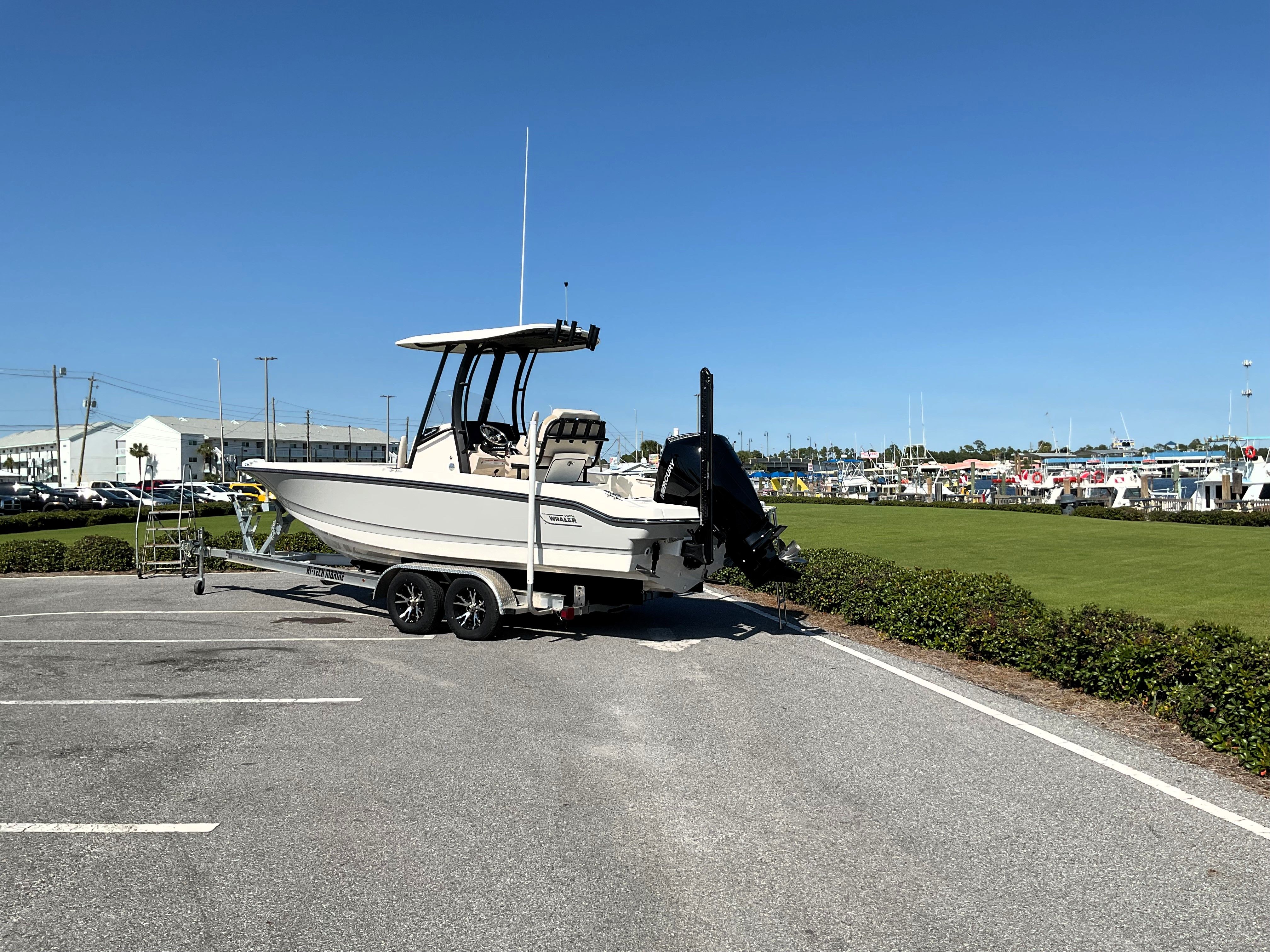 2026 Boston Whaler 220 Dauntless Image Thumbnail #5