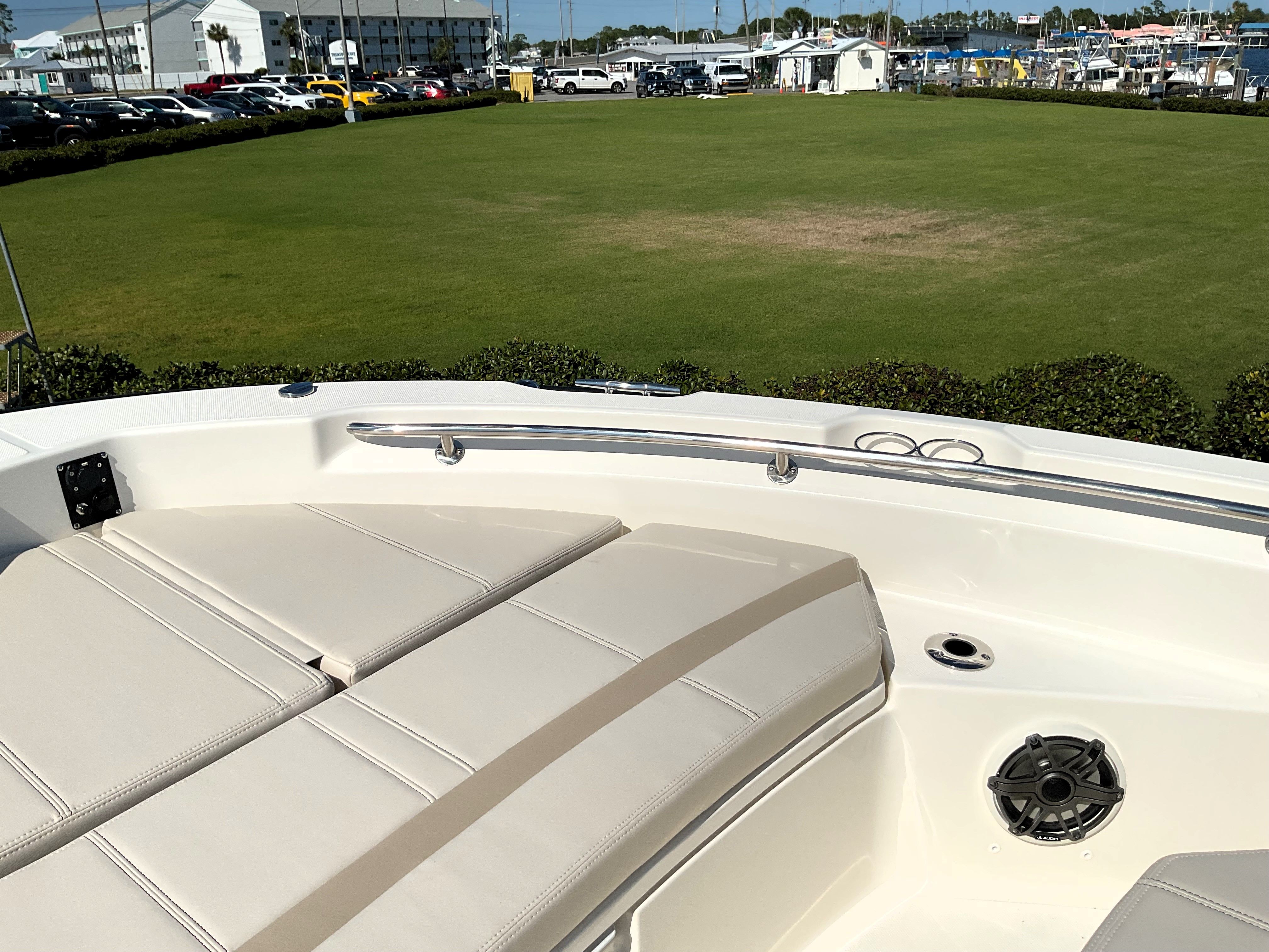 2026 Boston Whaler 220 Dauntless Image Thumbnail #27