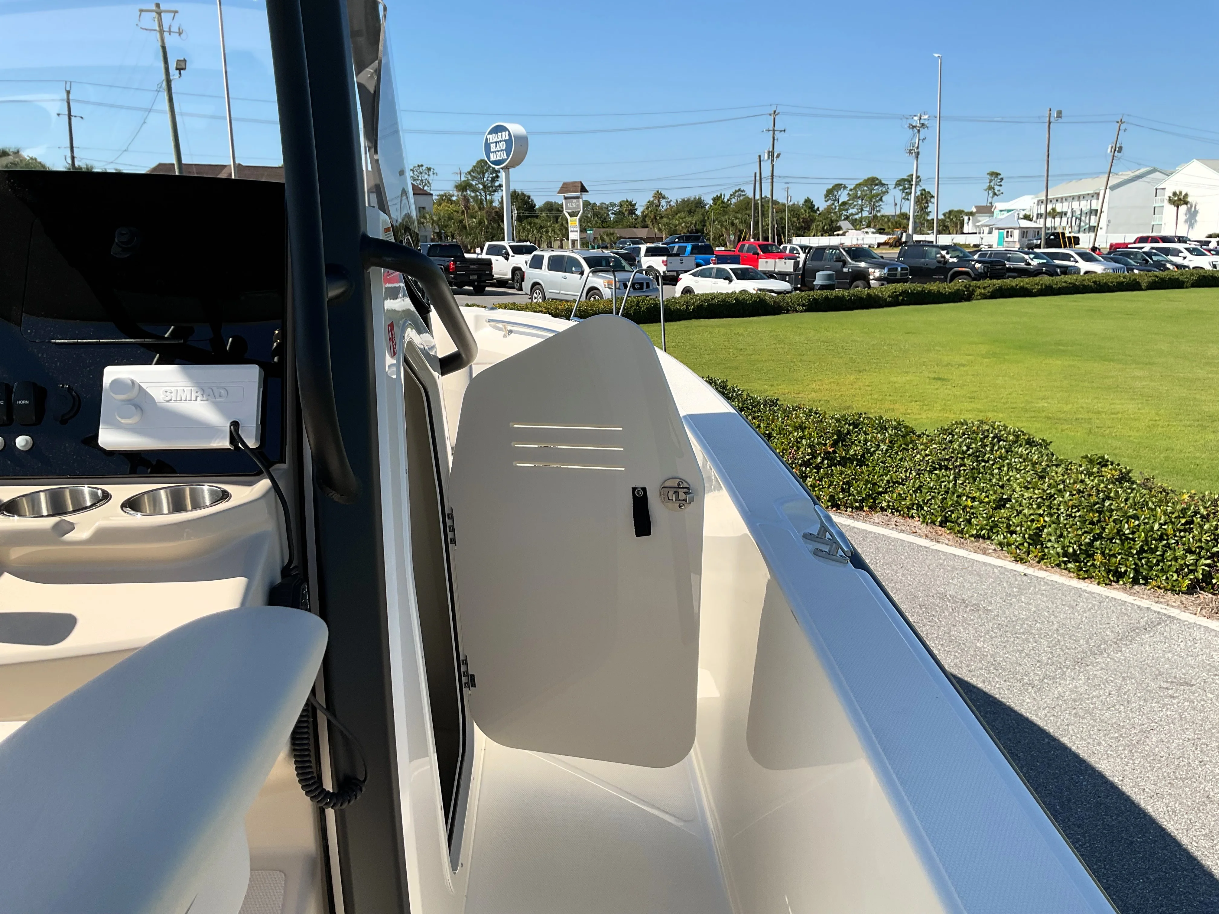 2026 Boston Whaler 220 Dauntless Image Thumbnail #43