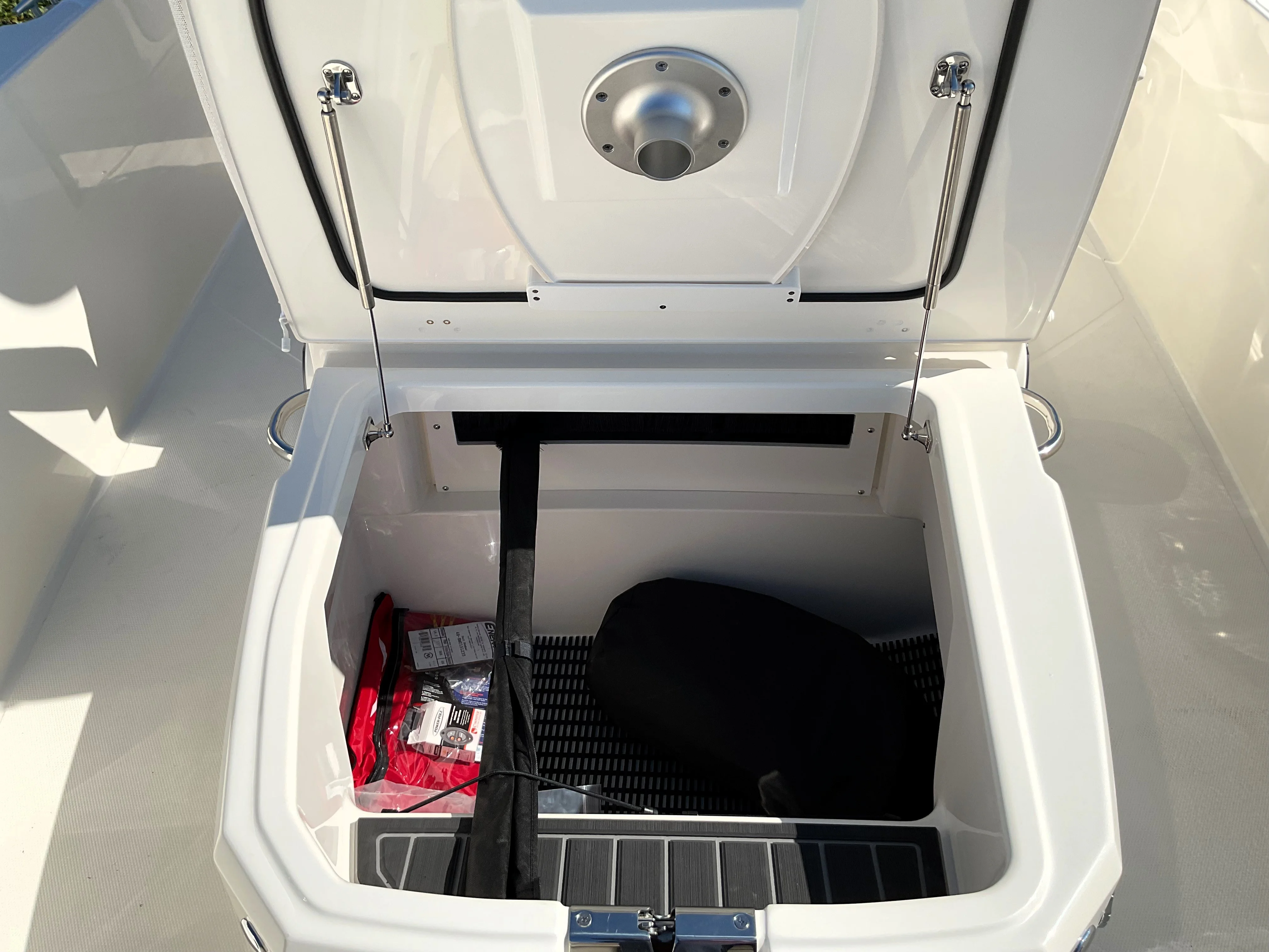 2026 Boston Whaler 220 Dauntless Image Thumbnail #39