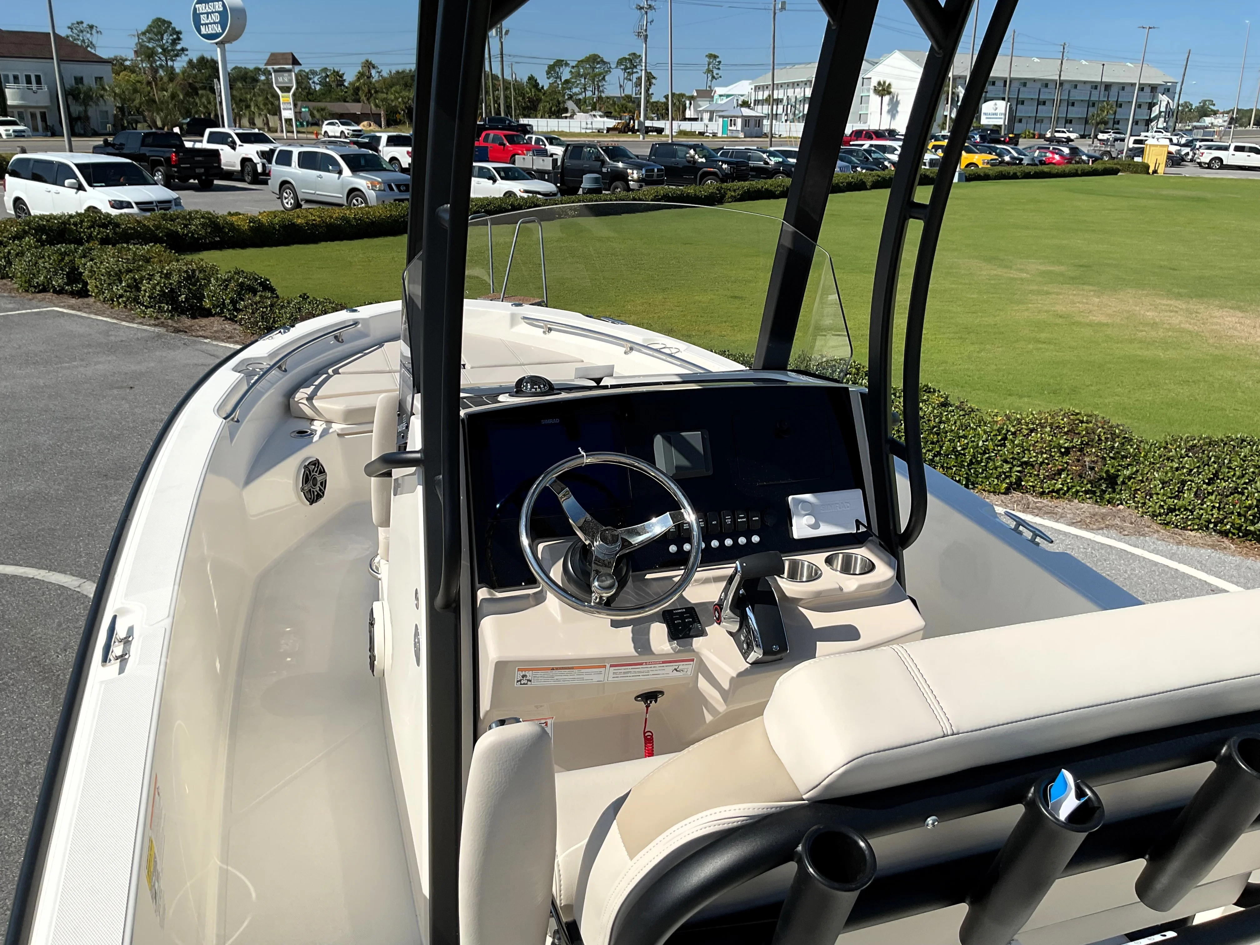 2026 Boston Whaler 220 Dauntless Image Thumbnail #12