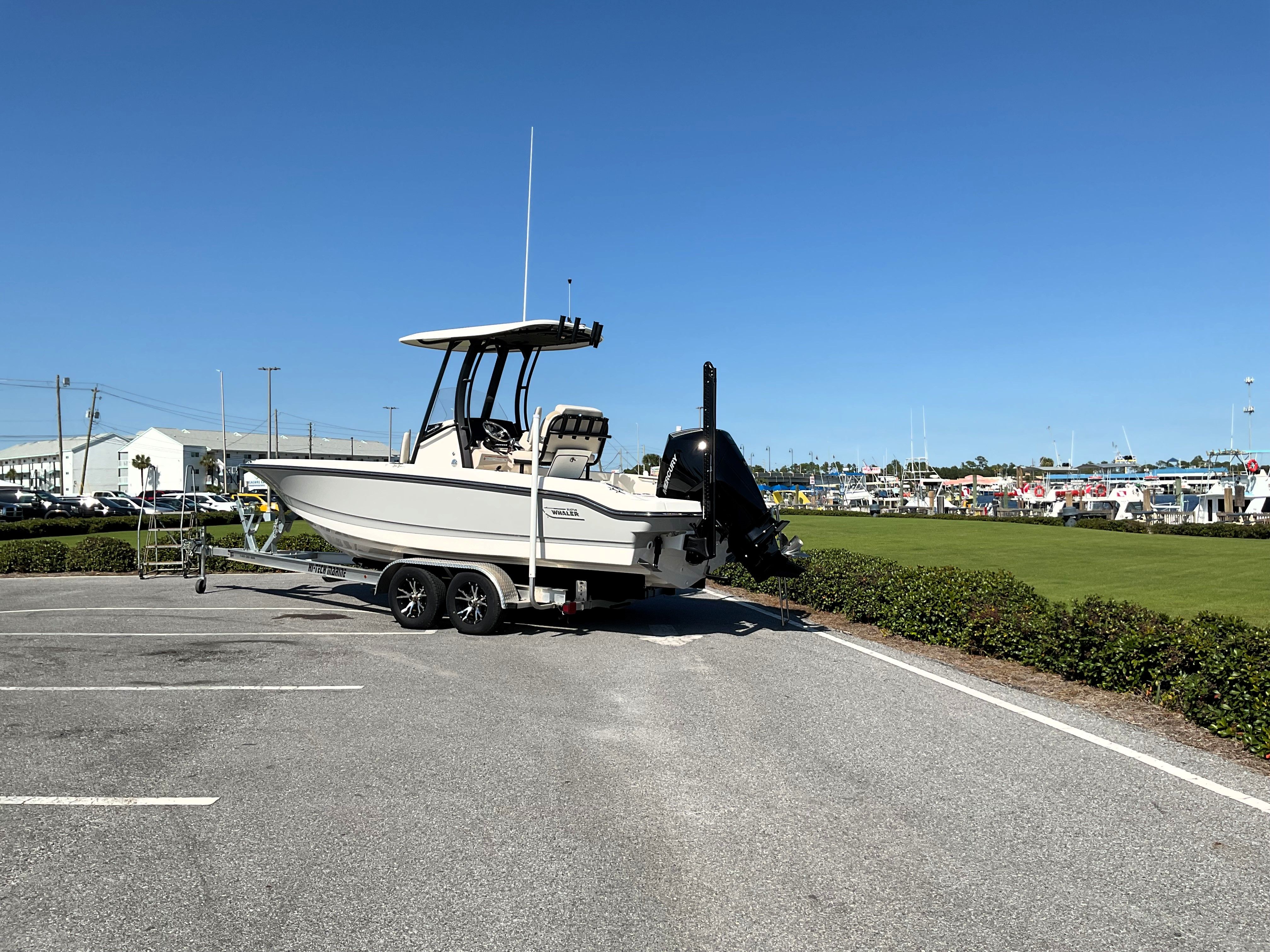2026 Boston Whaler 220 Dauntless Image Thumbnail #4