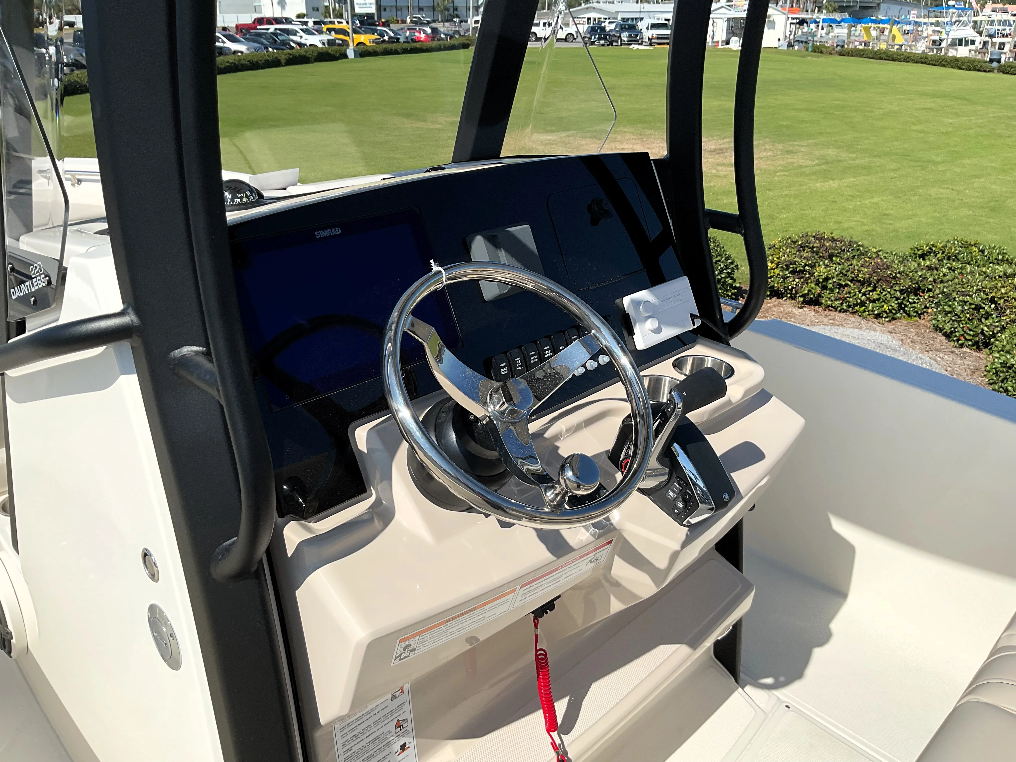 2026 Boston Whaler 220 Dauntless Image Thumbnail #18