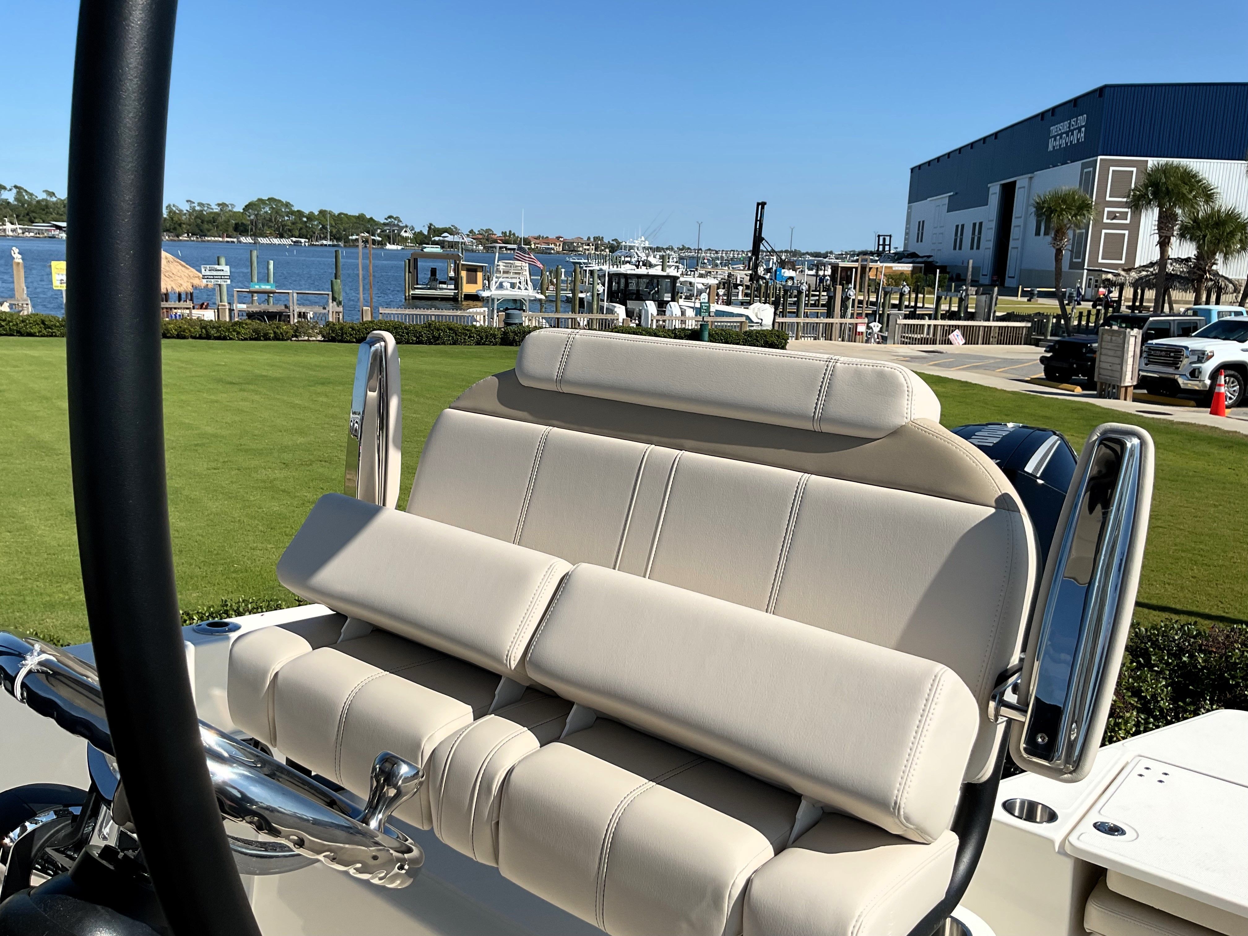 2026 Boston Whaler 220 Dauntless Image Thumbnail #20