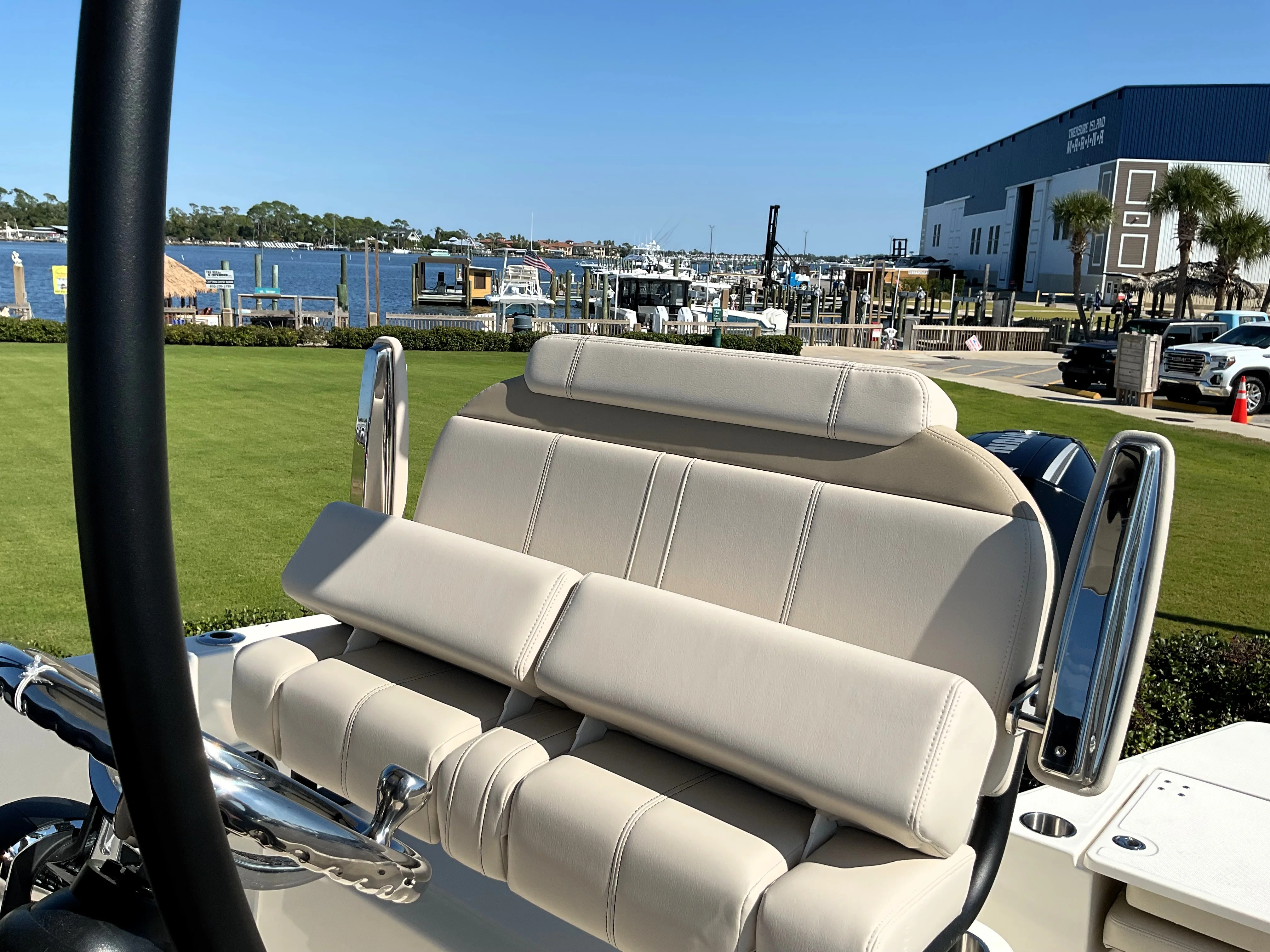 2026 Boston Whaler 220 Dauntless Image Thumbnail #20