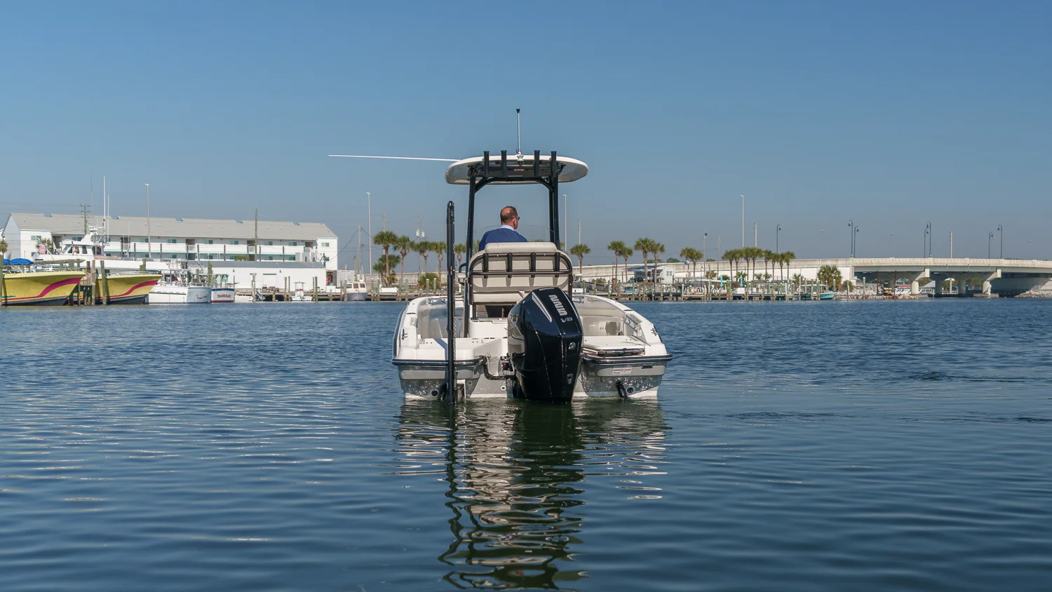 2026 Boston Whaler 220 Dauntless Image Thumbnail #2
