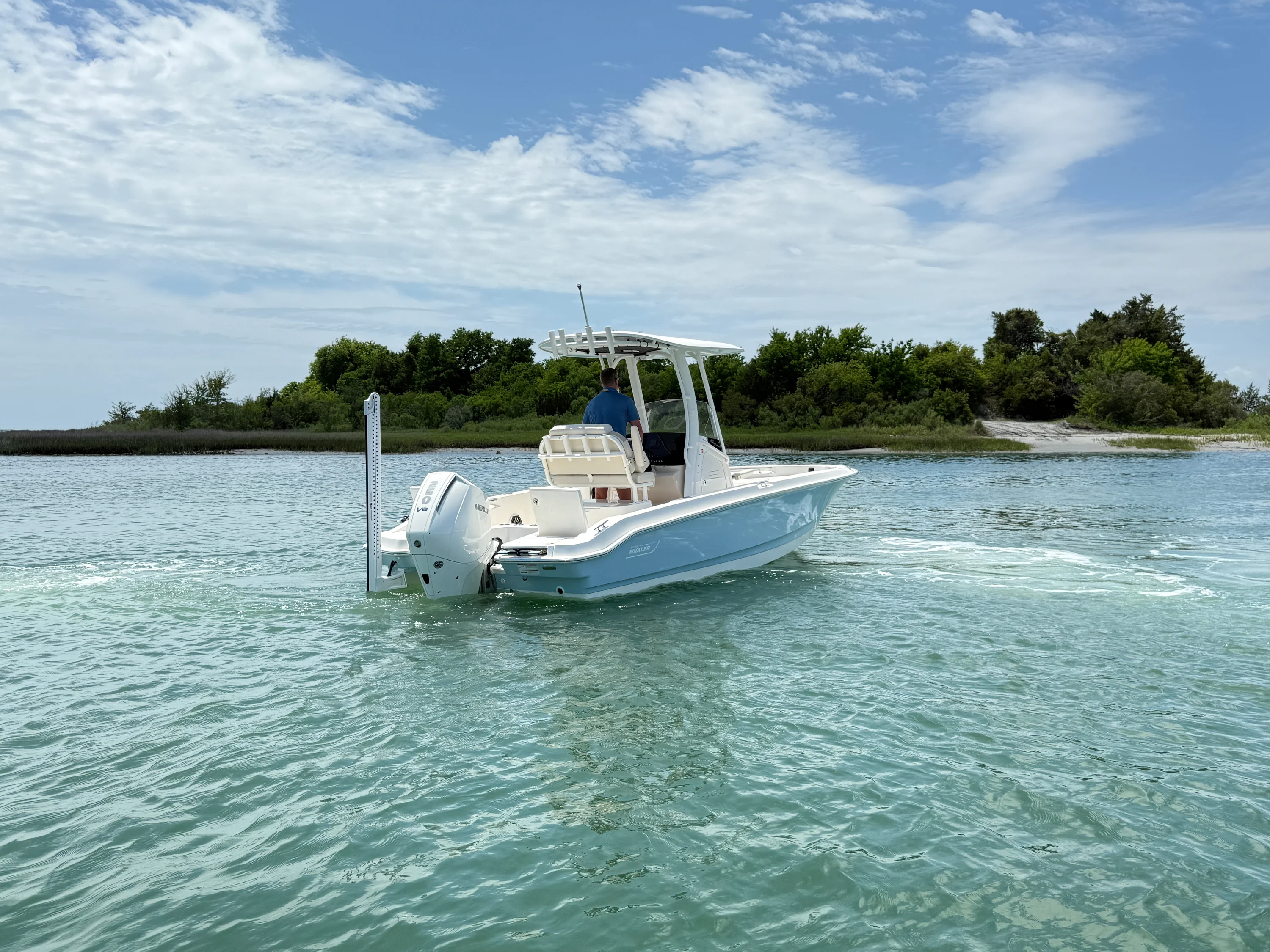 2026 Boston Whaler 220 Dauntless Image Thumbnail #5