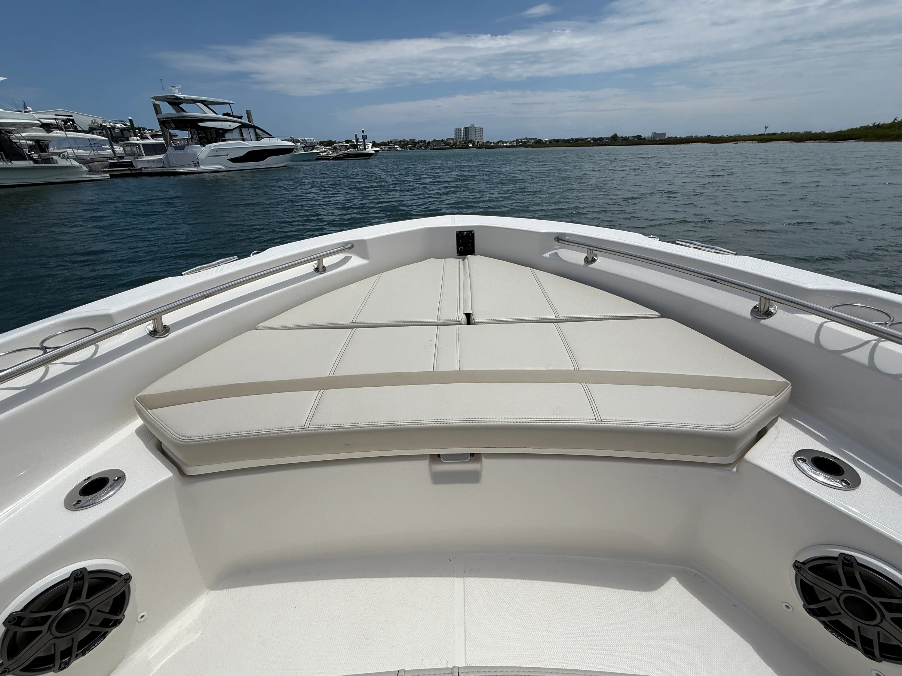 2026 Boston Whaler 220 Dauntless Image Thumbnail #23