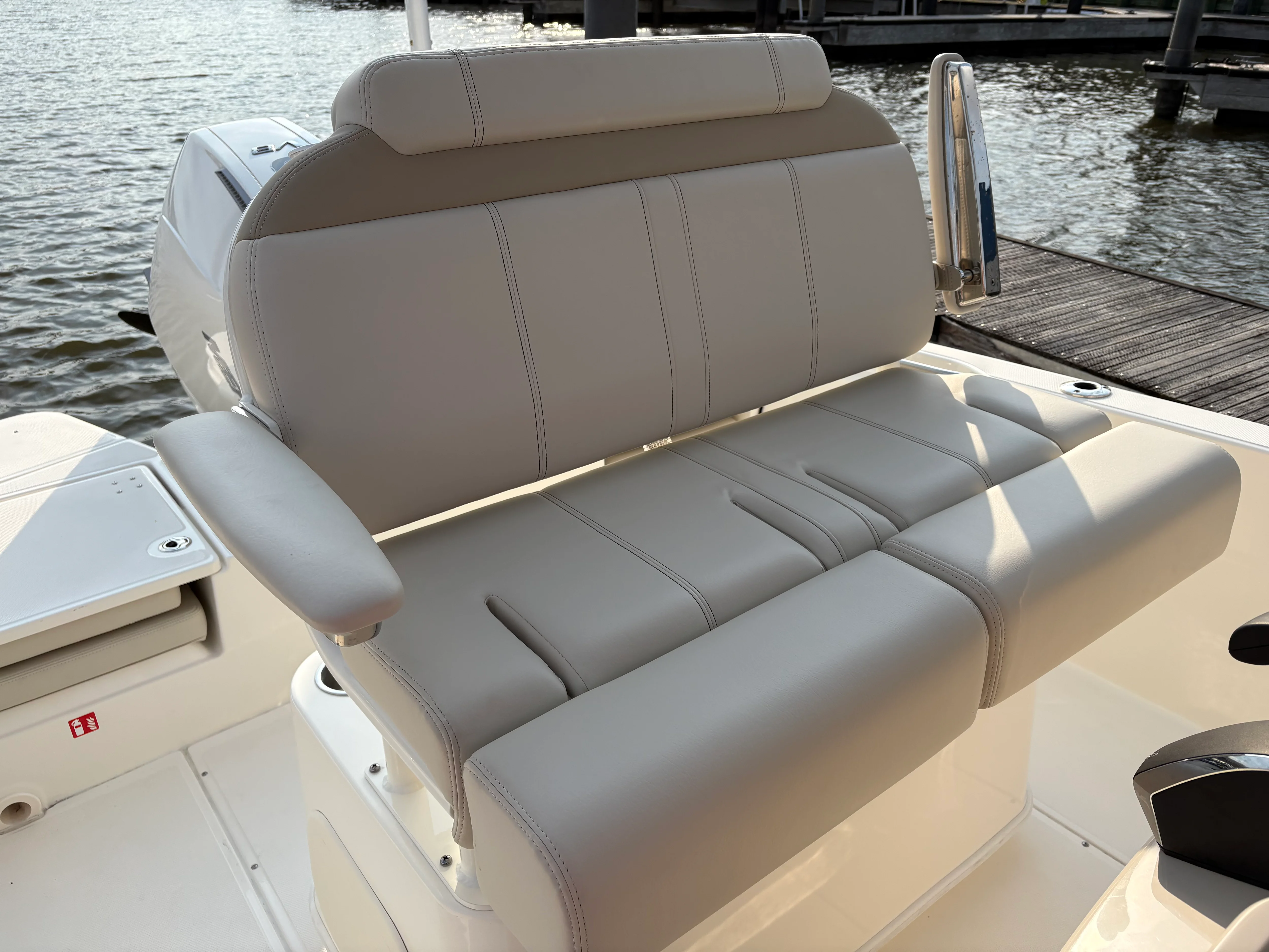 2026 Boston Whaler 220 Dauntless Image Thumbnail #15