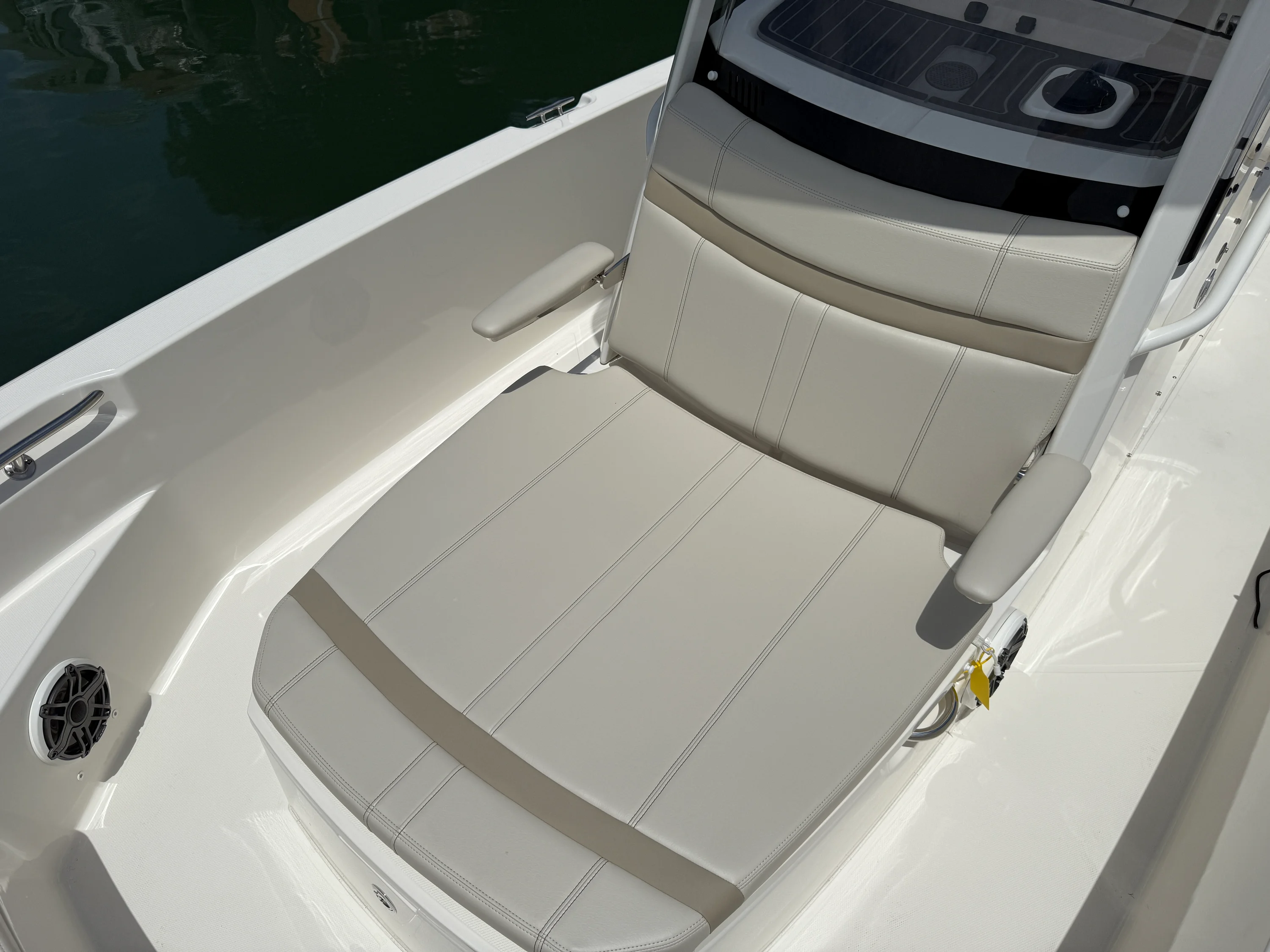 2026 Boston Whaler 220 Dauntless Image Thumbnail #22