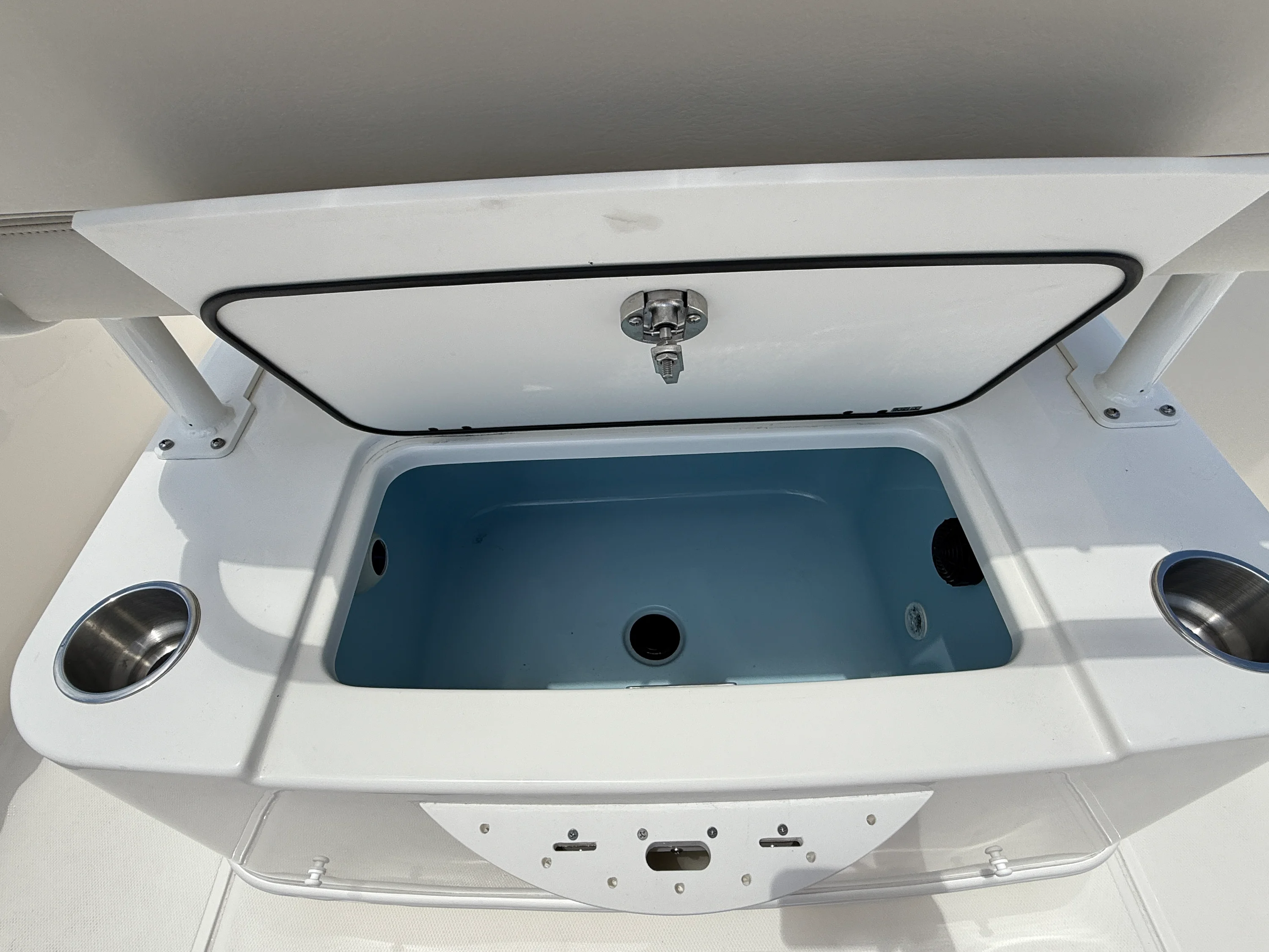 2026 Boston Whaler 220 Dauntless Image Thumbnail #12