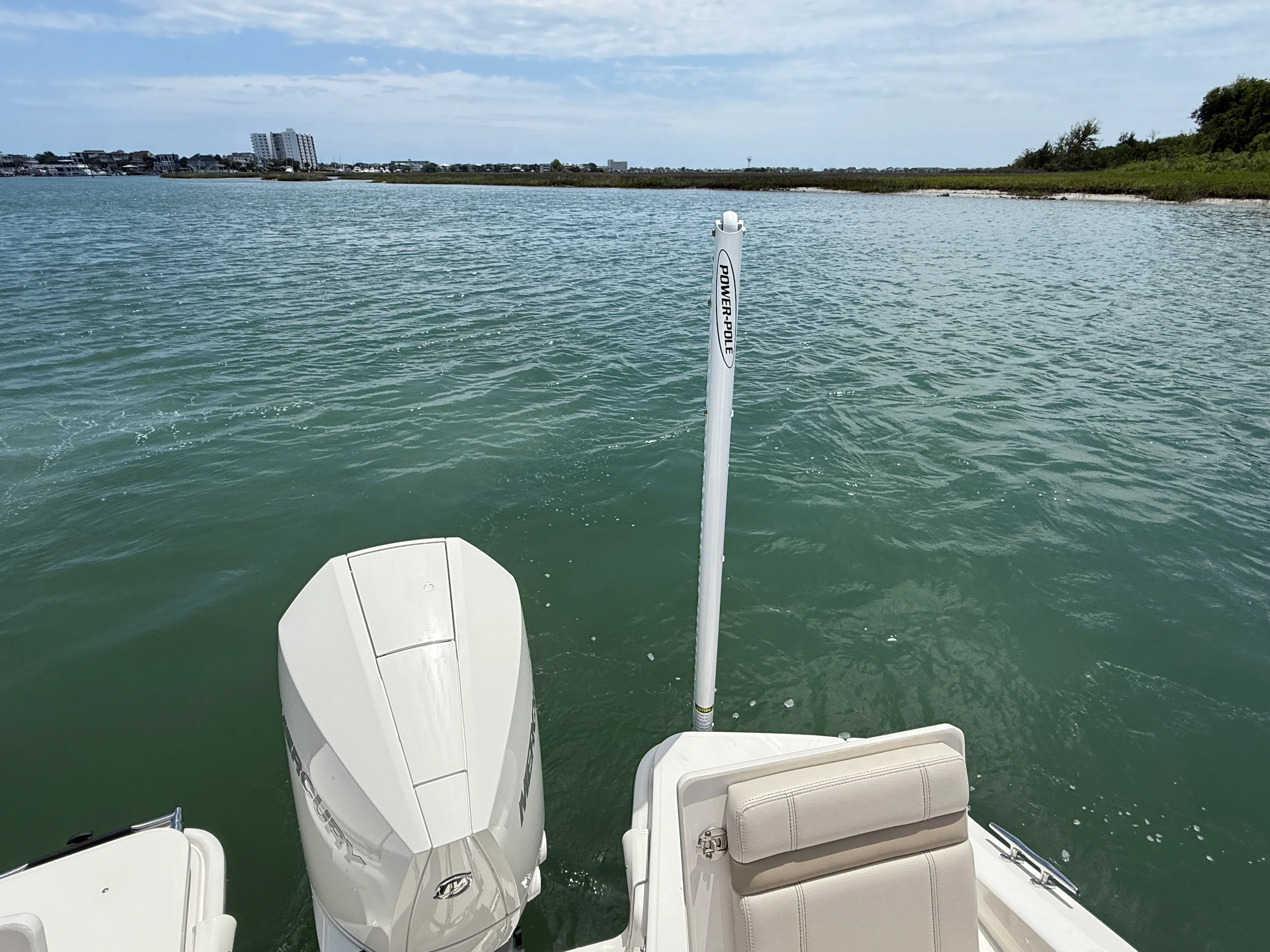 2026 Boston Whaler 220 Dauntless Image Thumbnail #9