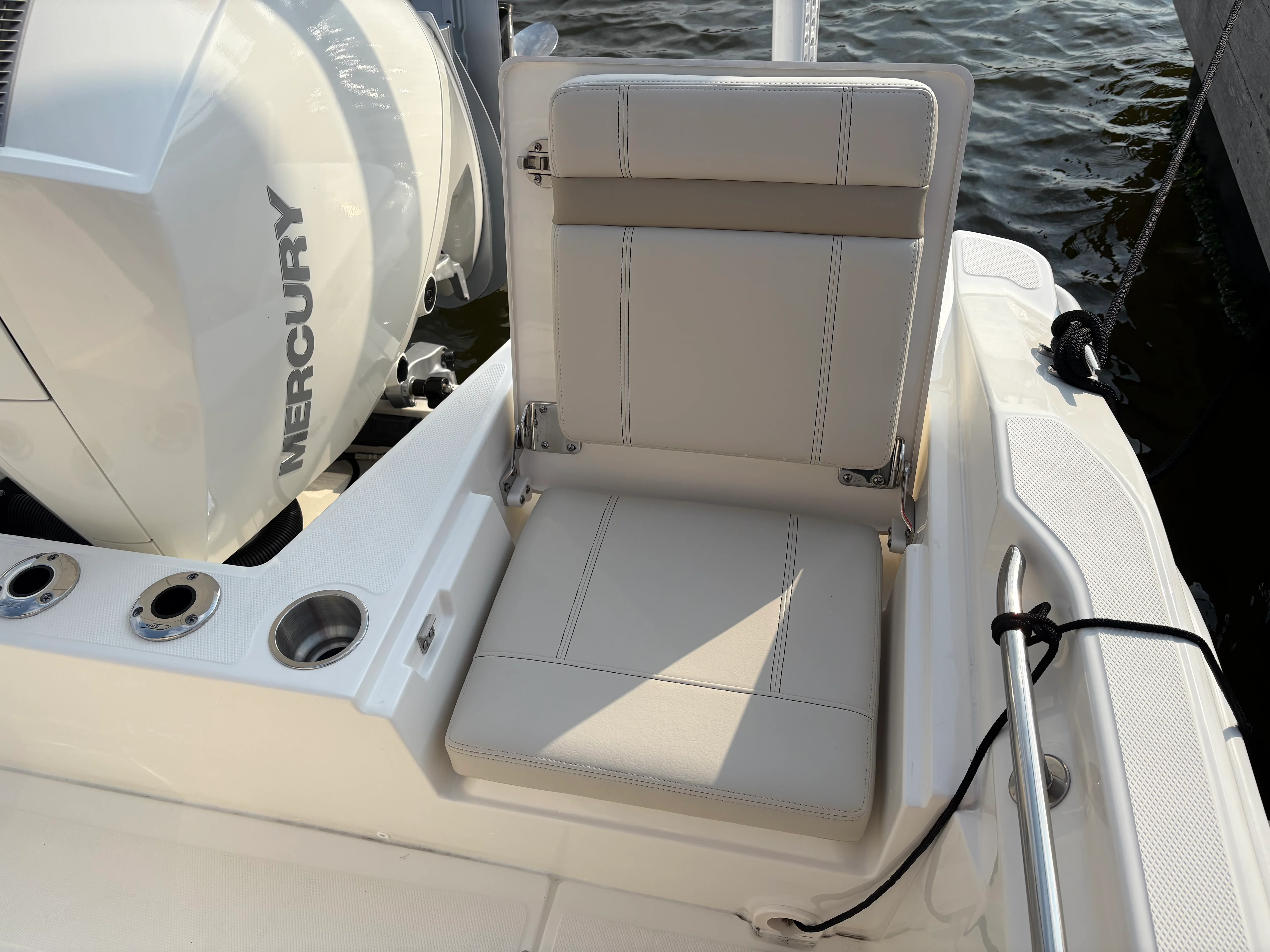 2026 Boston Whaler 220 Dauntless Image Thumbnail #19
