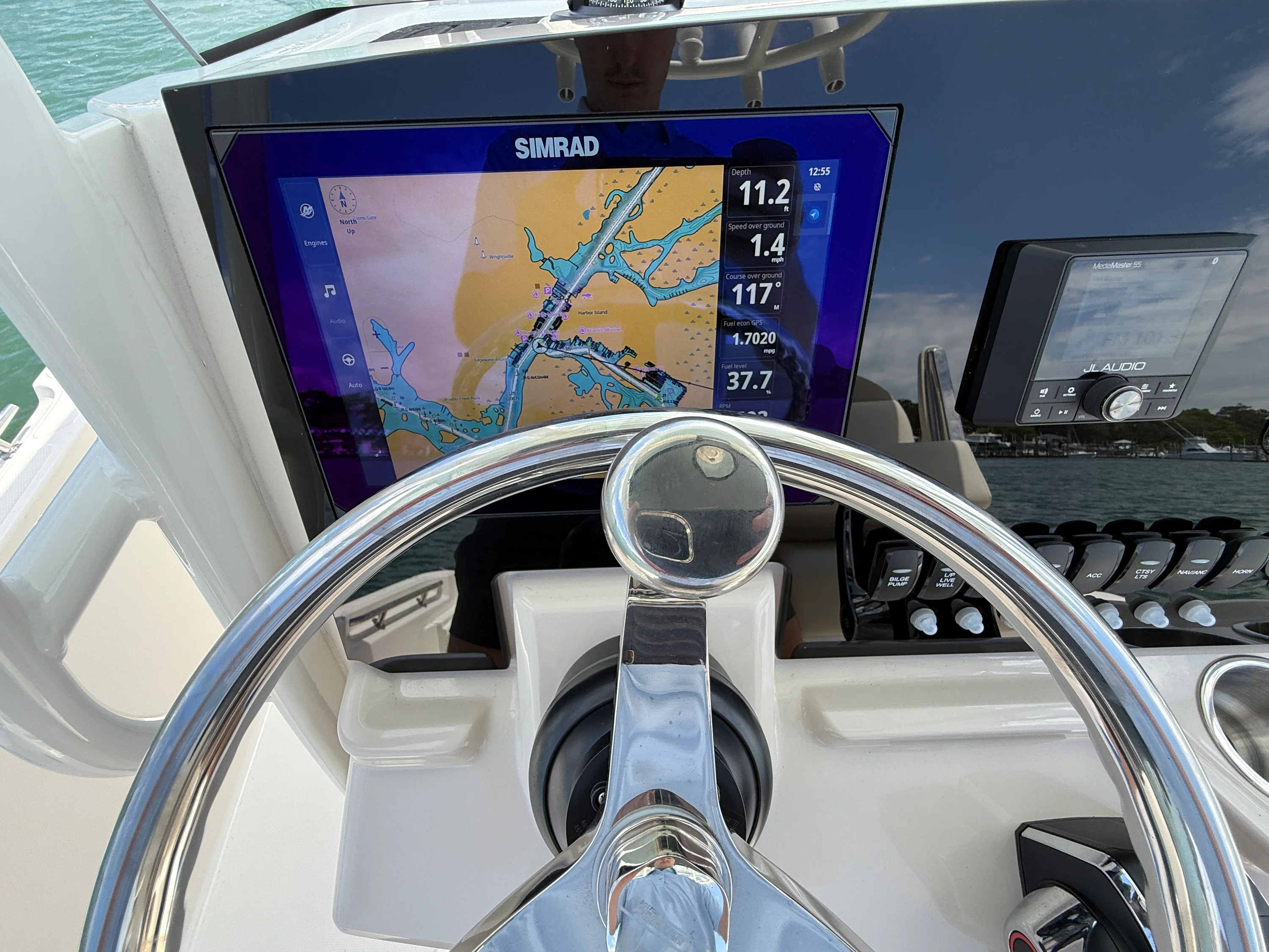 2026 Boston Whaler 220 Dauntless Image Thumbnail #17