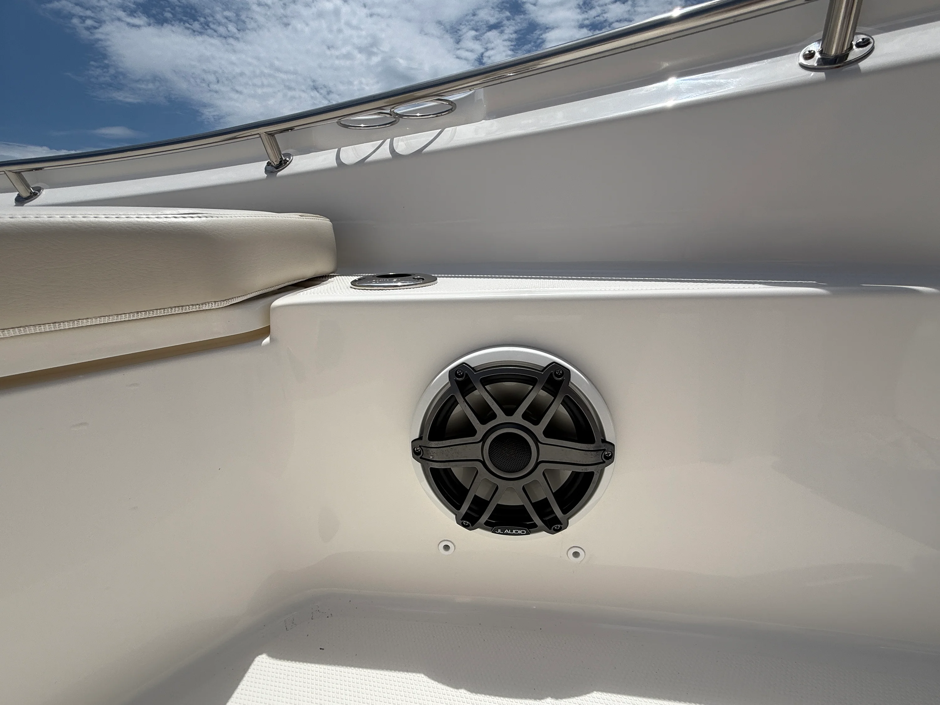 2026 Boston Whaler 220 Dauntless Image Thumbnail #20