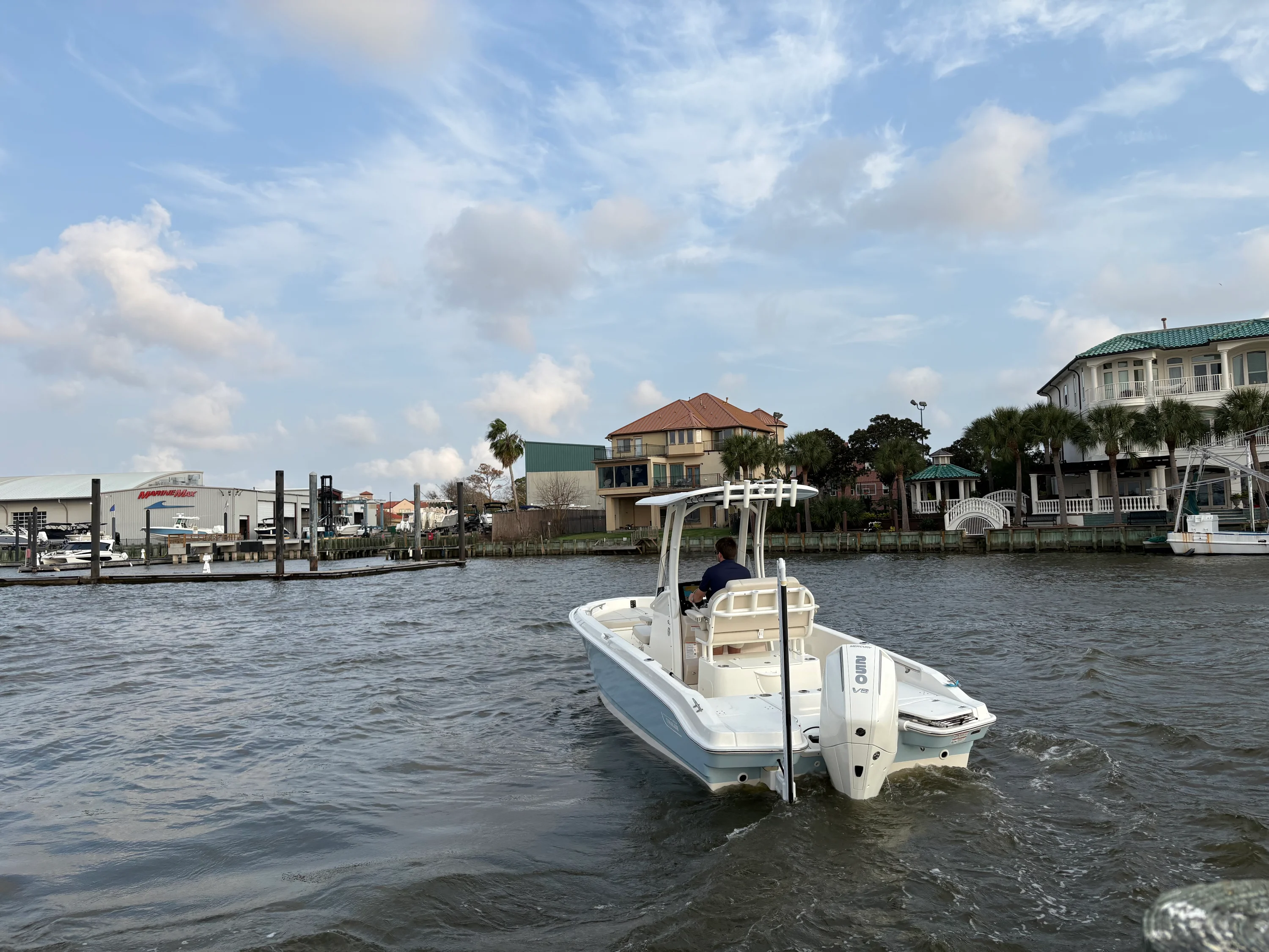 2026 Boston Whaler 220 Dauntless Image Thumbnail #4
