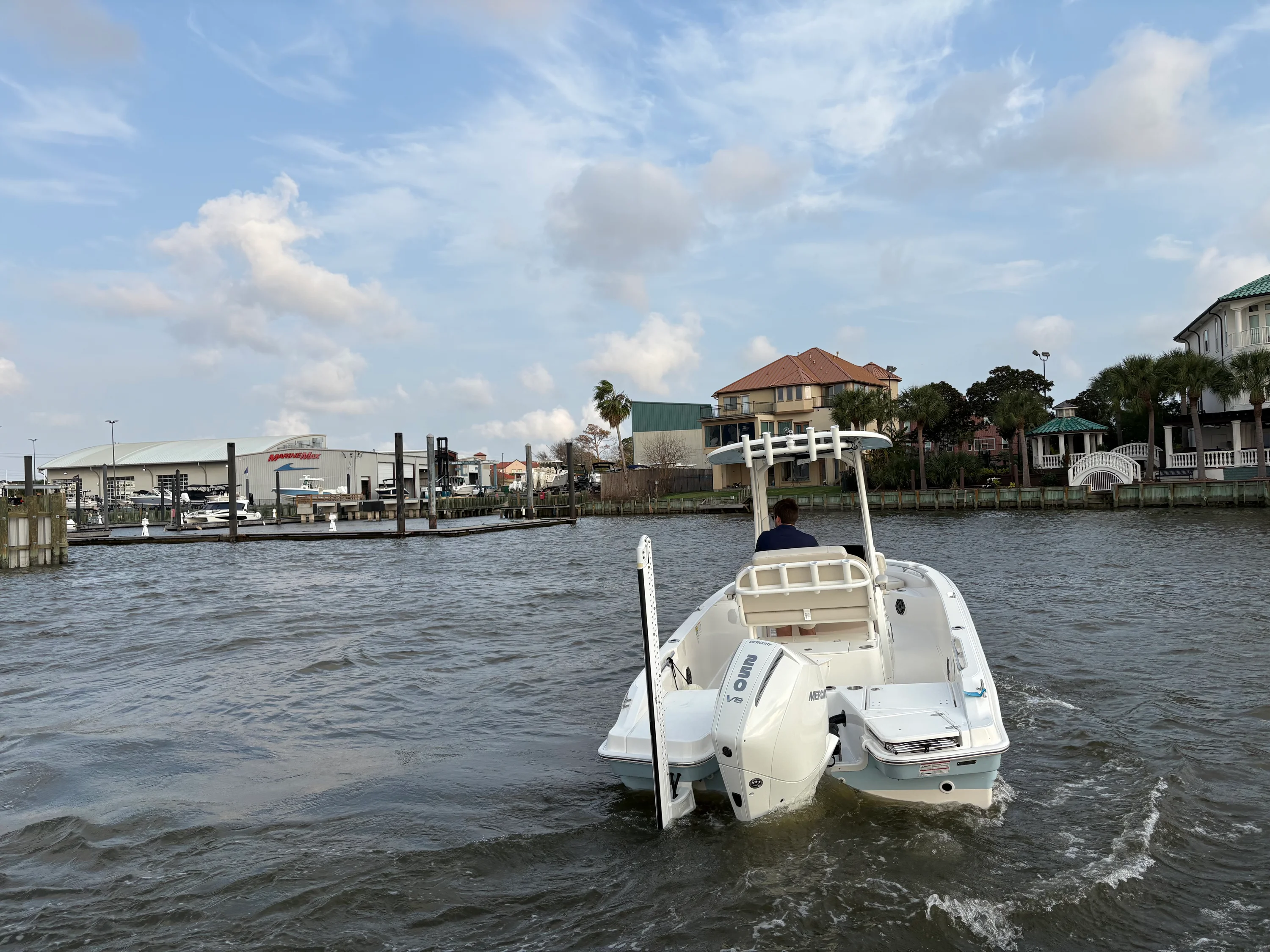 2026 Boston Whaler 220 Dauntless Image Thumbnail #5