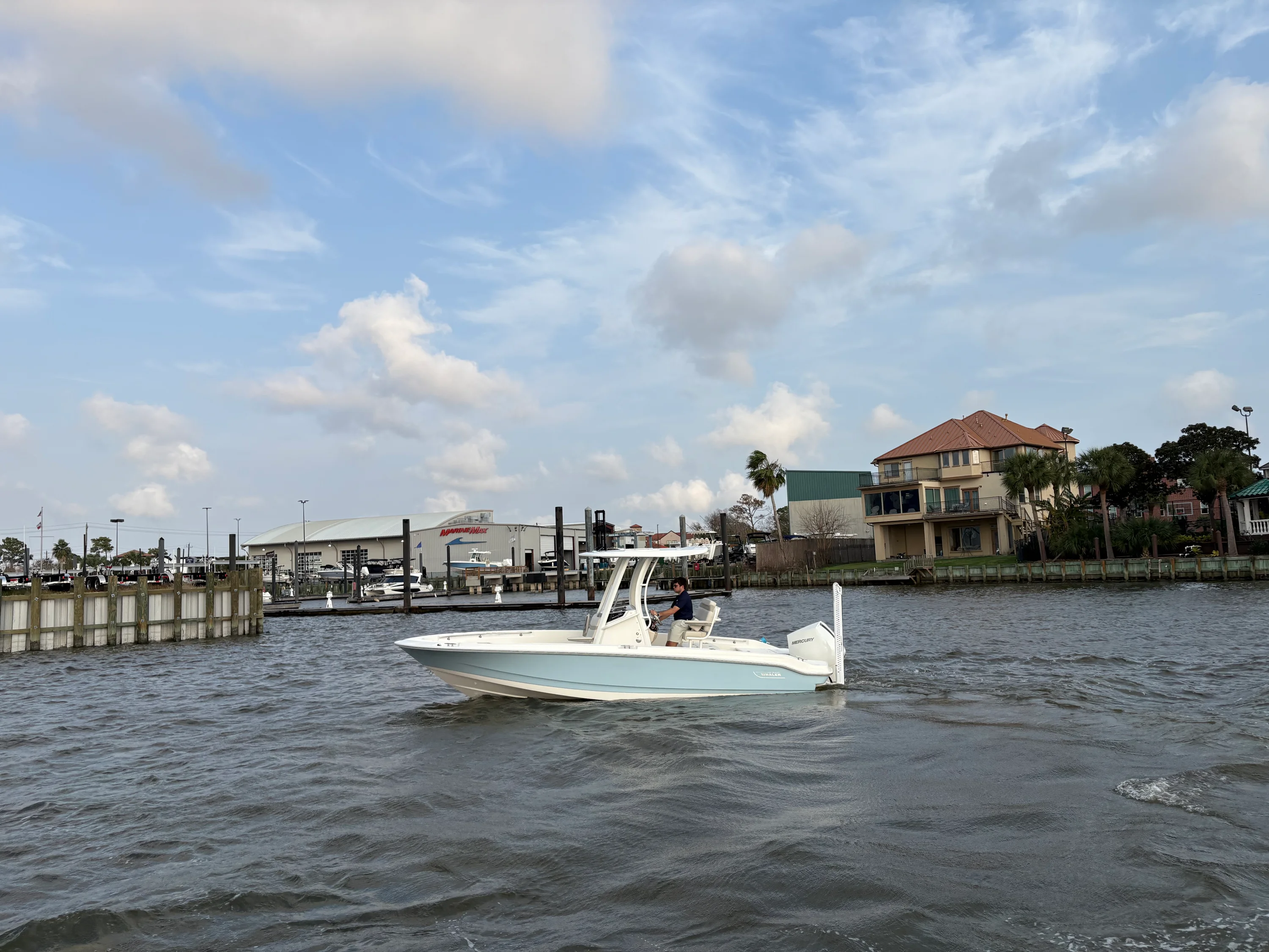 2026 Boston Whaler 220 Dauntless Image Thumbnail #3