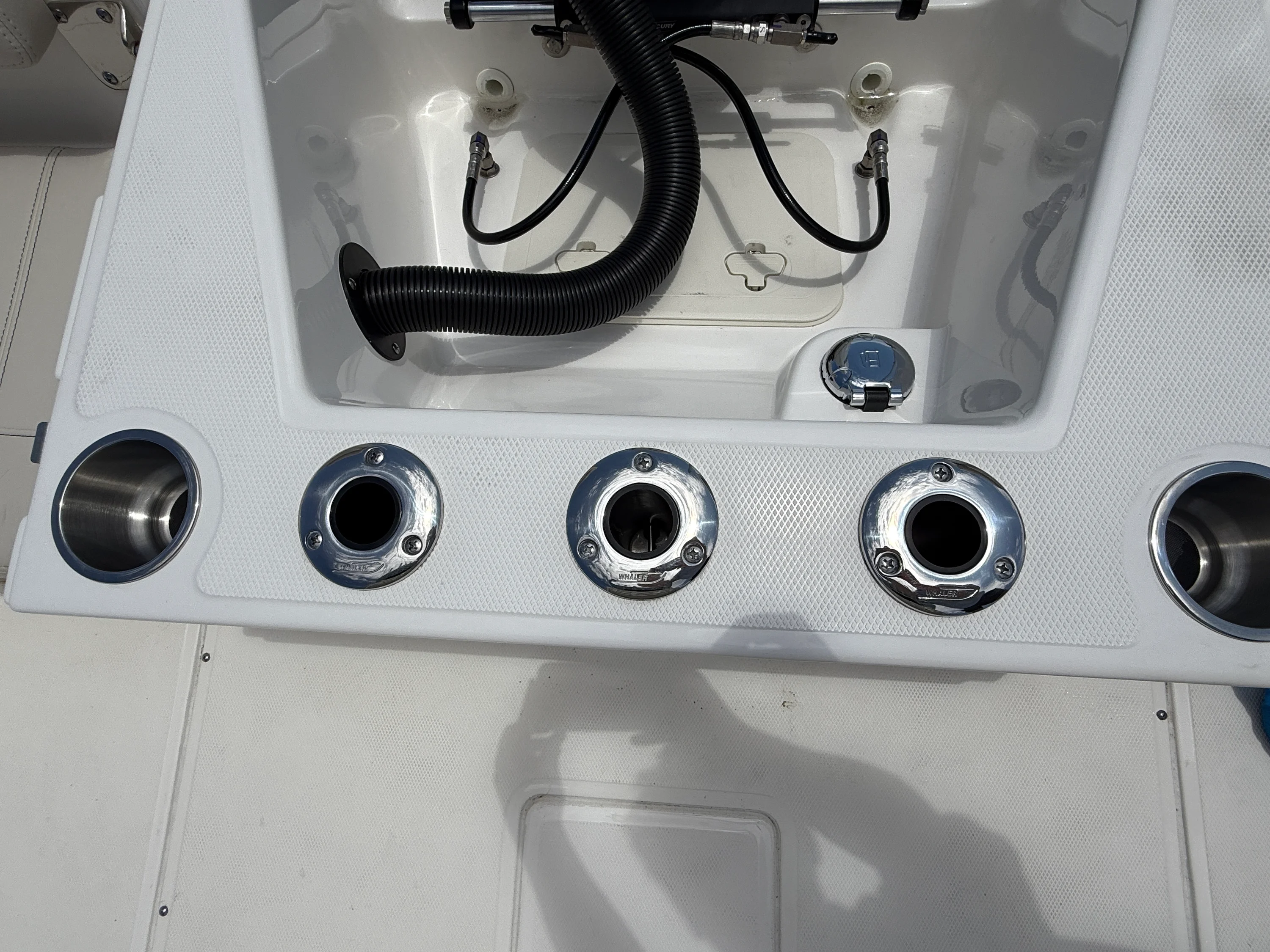 2026 Boston Whaler 220 Dauntless Image Thumbnail #14