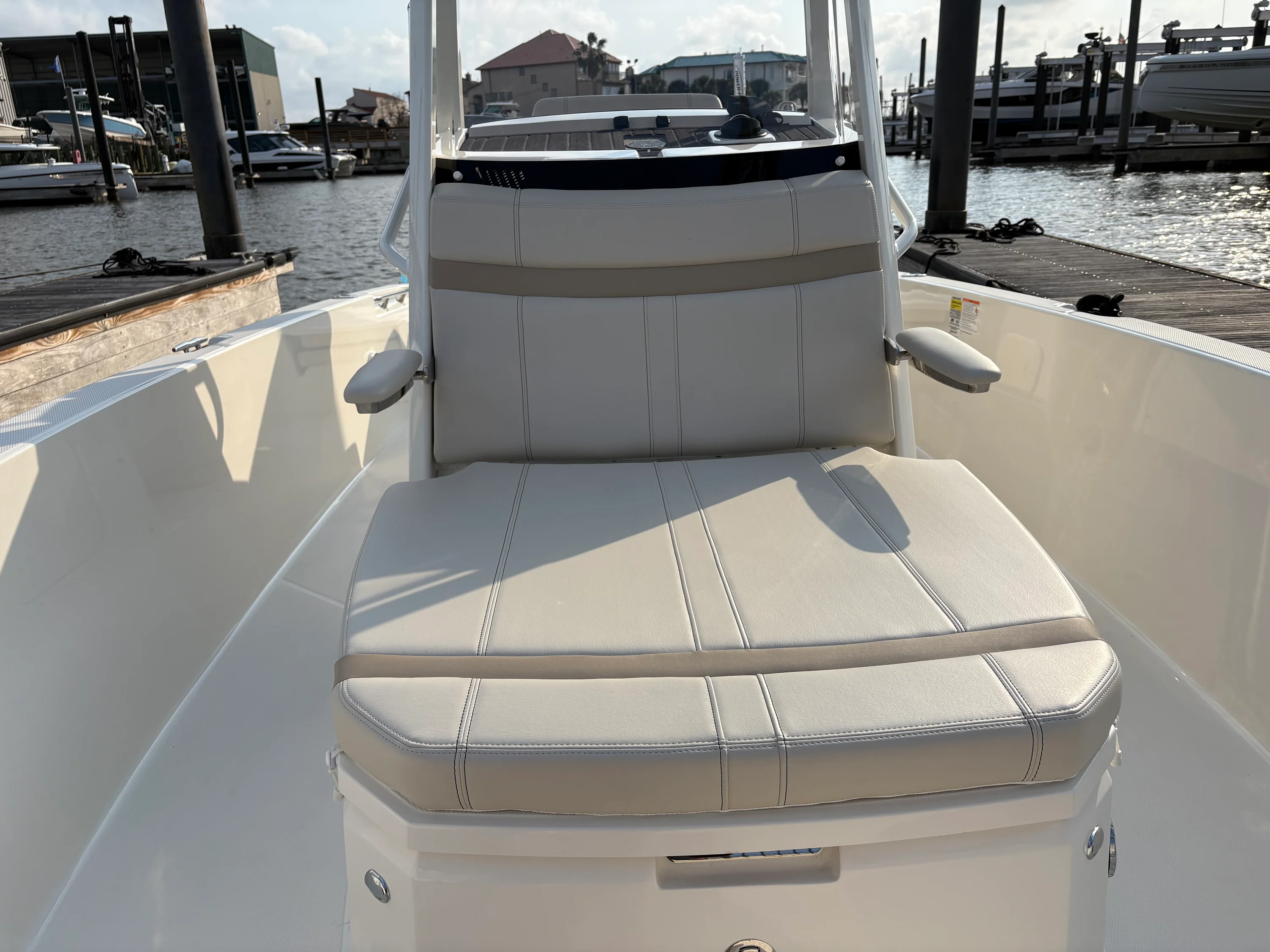 2026 Boston Whaler 220 Dauntless Image Thumbnail #9