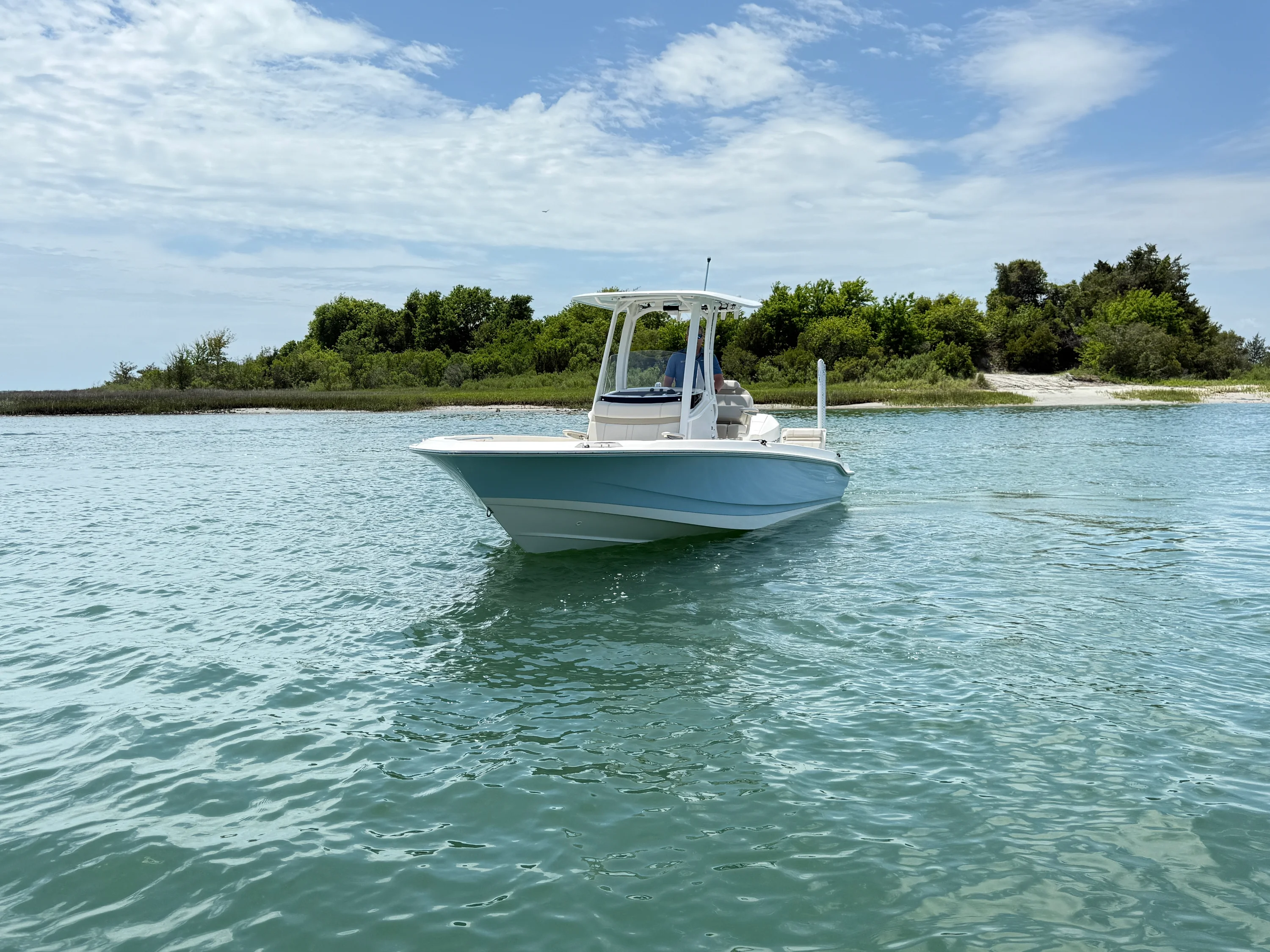 2026 Boston Whaler 220 Dauntless Image Thumbnail #3