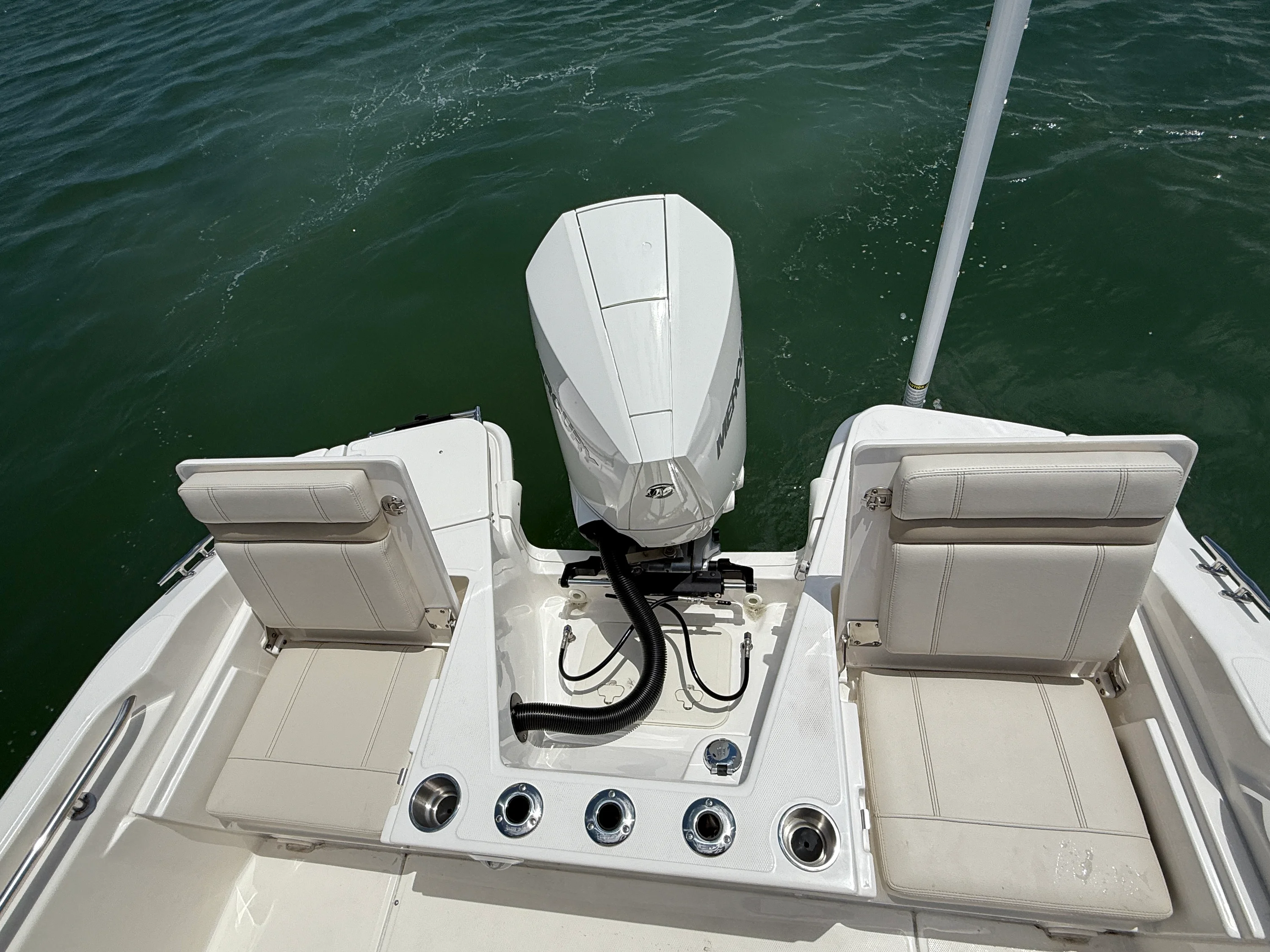 2026 Boston Whaler 220 Dauntless Image Thumbnail #8