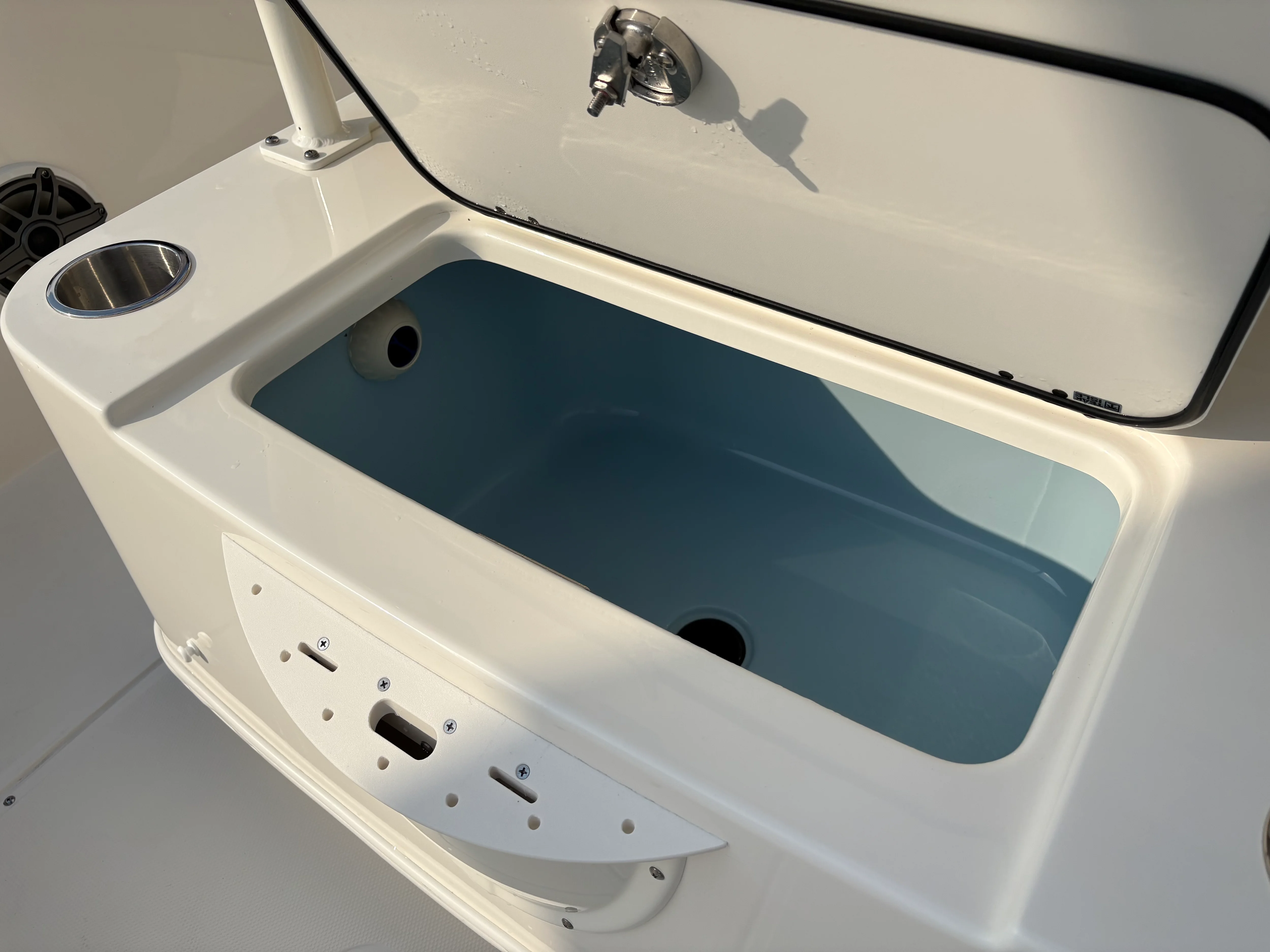 2026 Boston Whaler 220 Dauntless Image Thumbnail #18