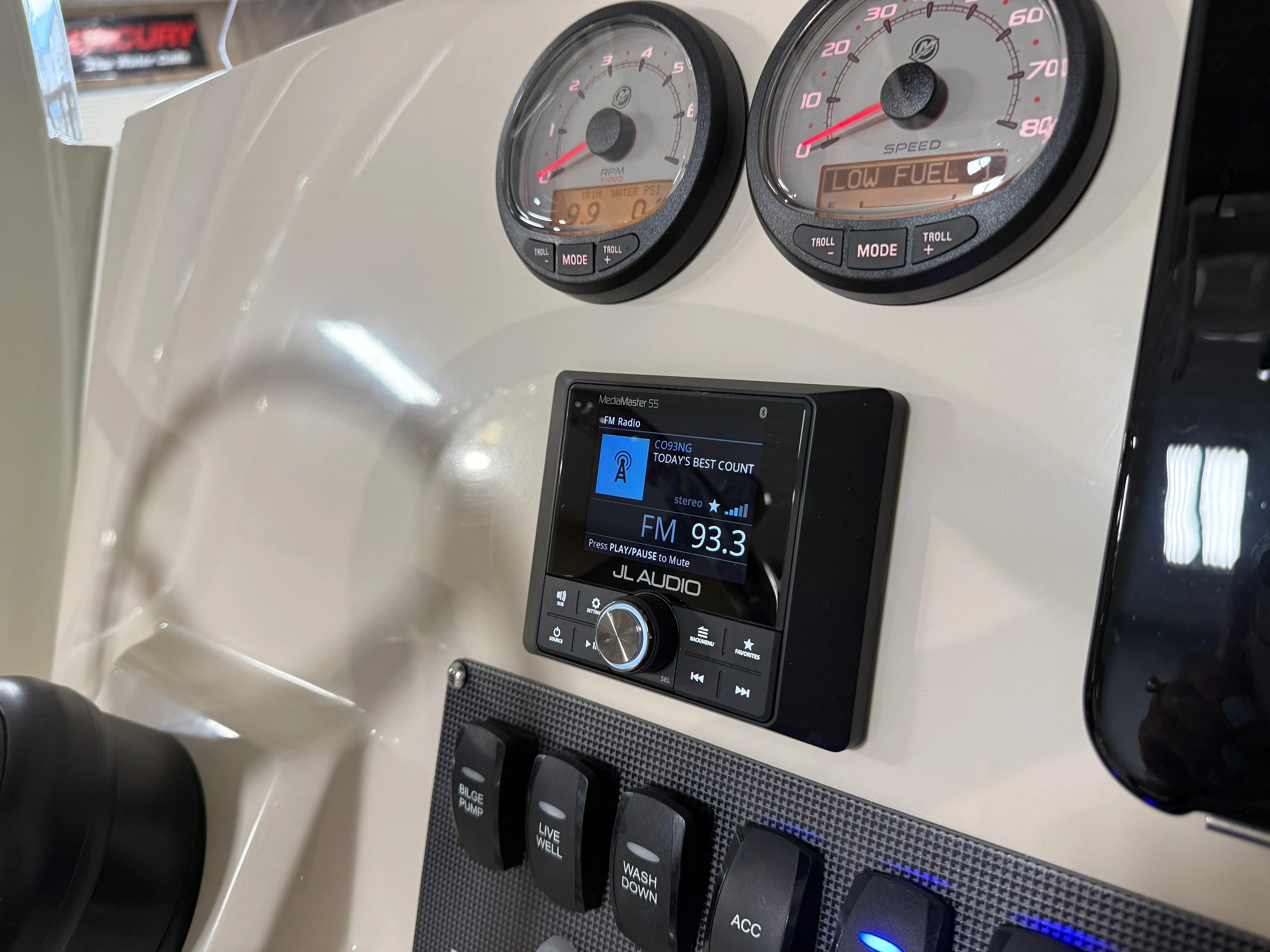 2026 Boston Whaler 220 Dauntless Image Thumbnail #37