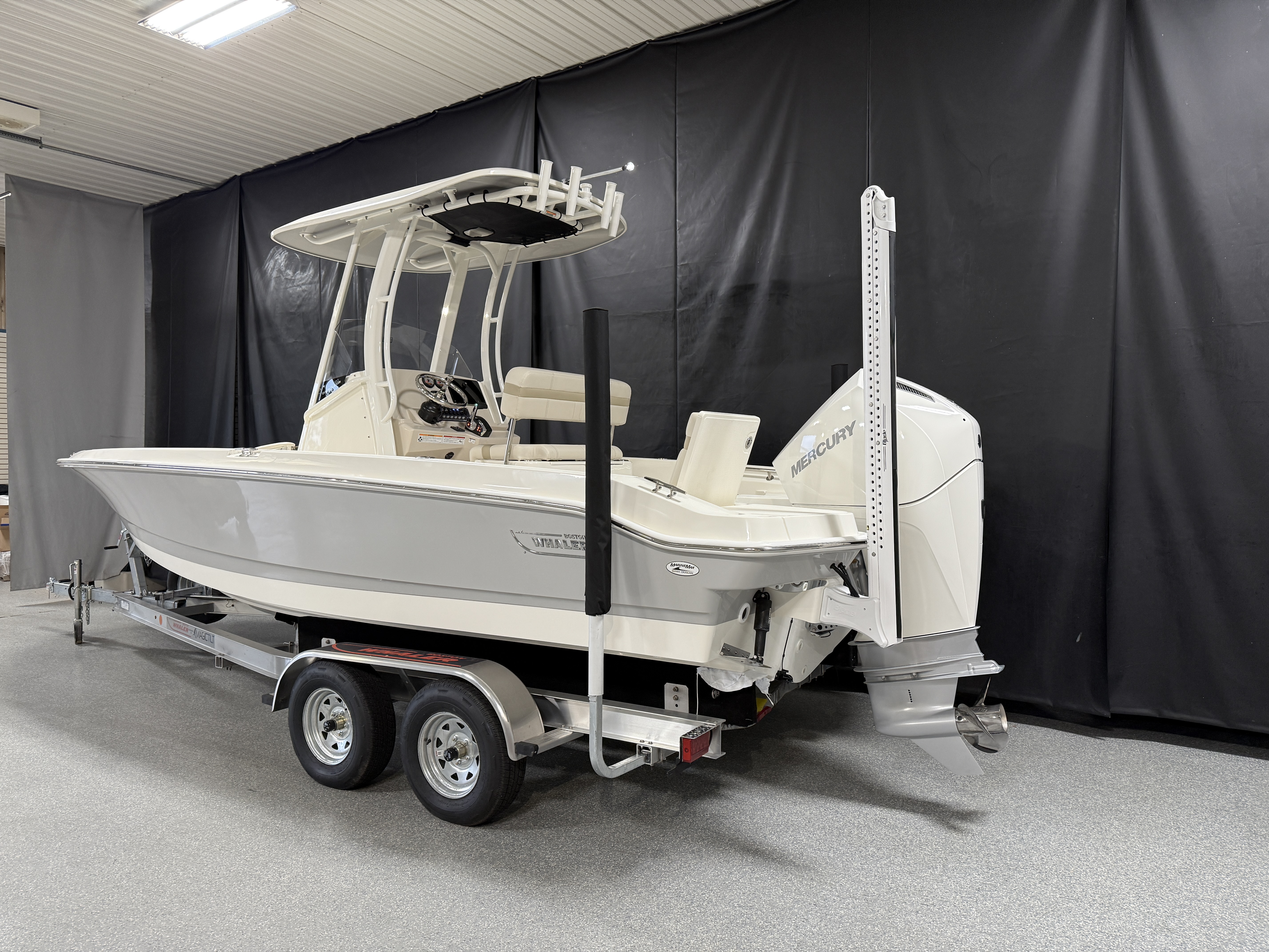 Thumbnail 4 for 2026 Boston Whaler 220 Dauntless