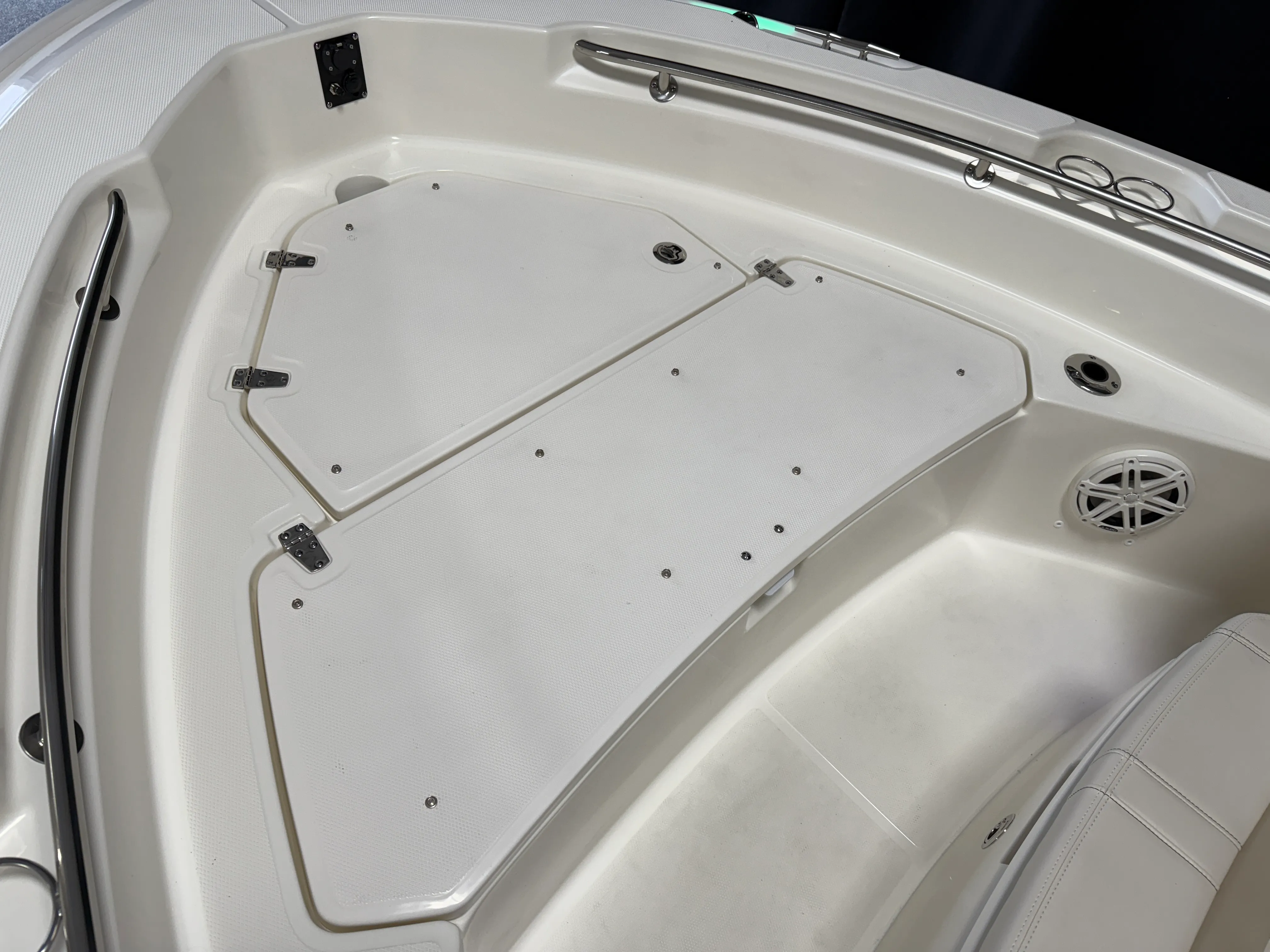 2026 Boston Whaler 220 Dauntless Image Thumbnail #52