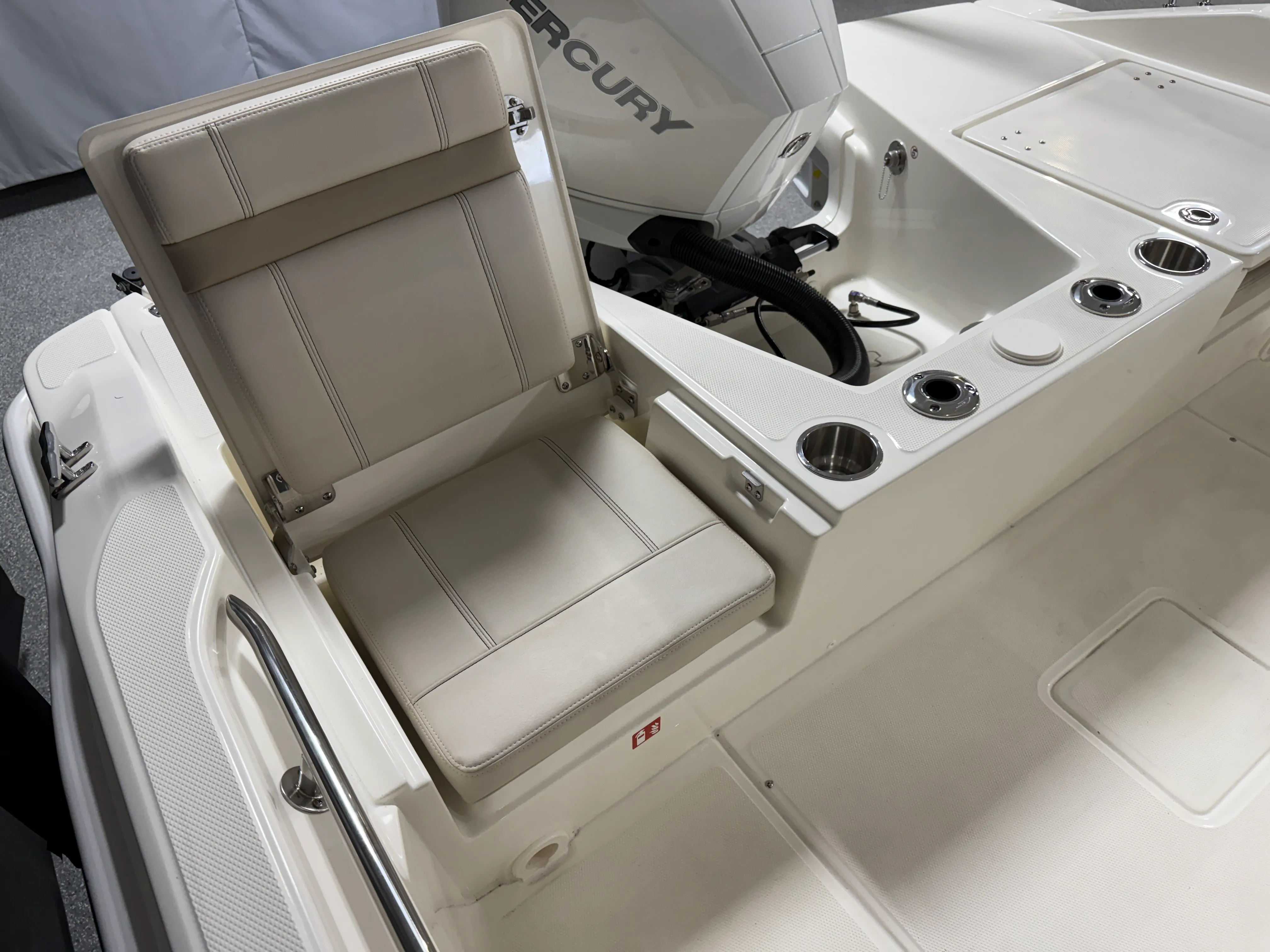 2026 Boston Whaler 220 Dauntless Image Thumbnail #24