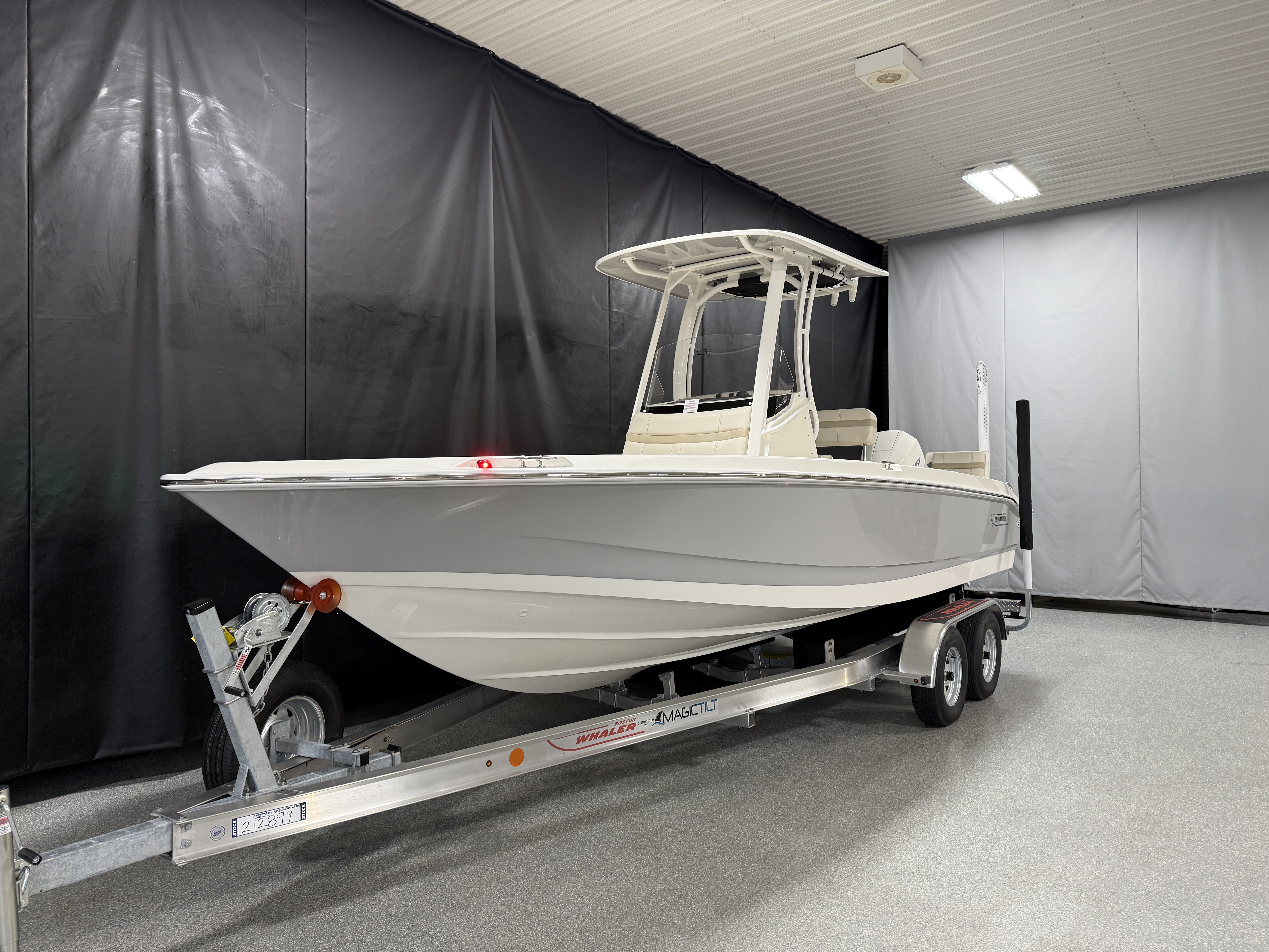 Thumbnail 3 for 2026 Boston Whaler 220 Dauntless