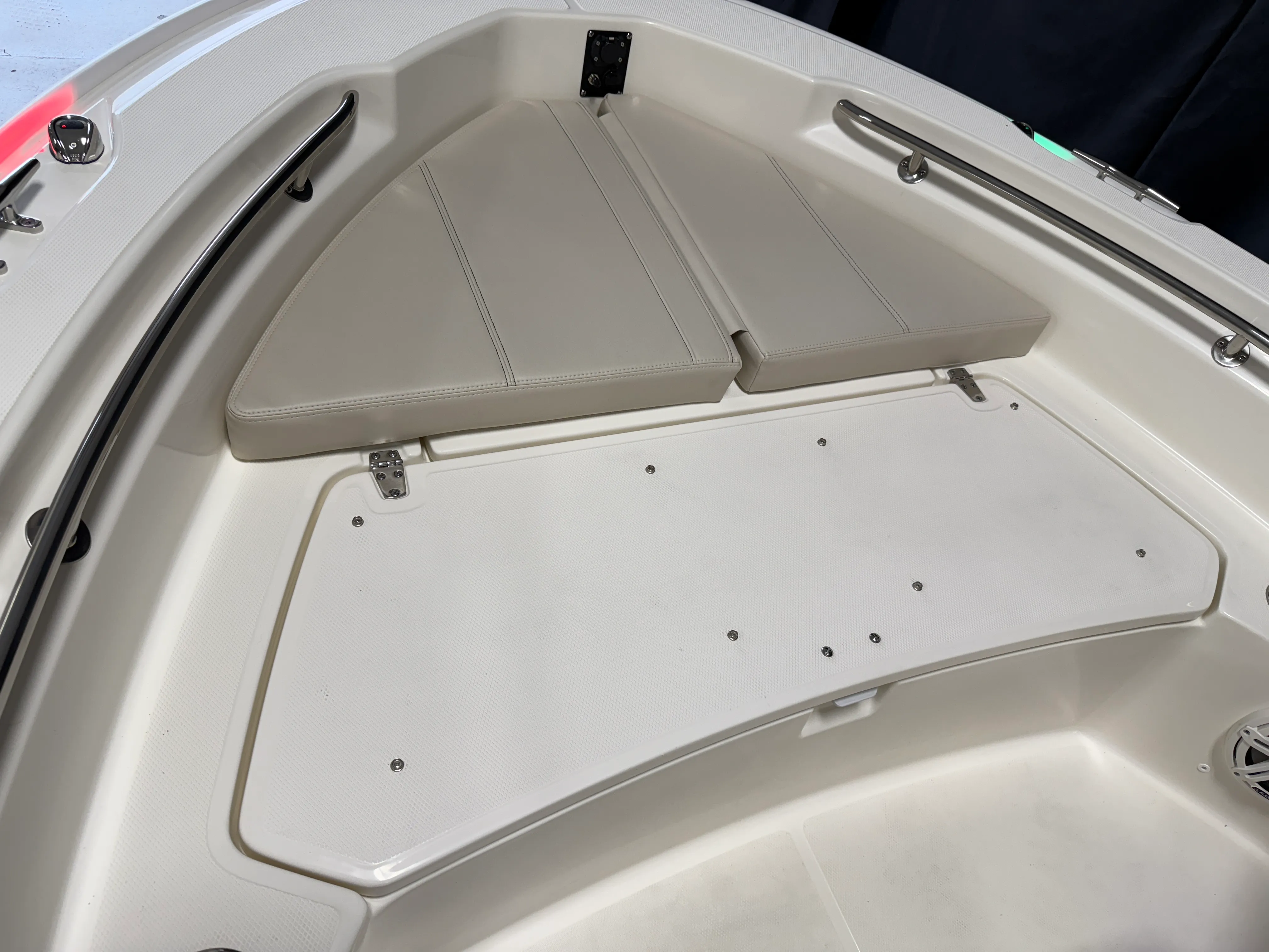2026 Boston Whaler 220 Dauntless Image Thumbnail #51