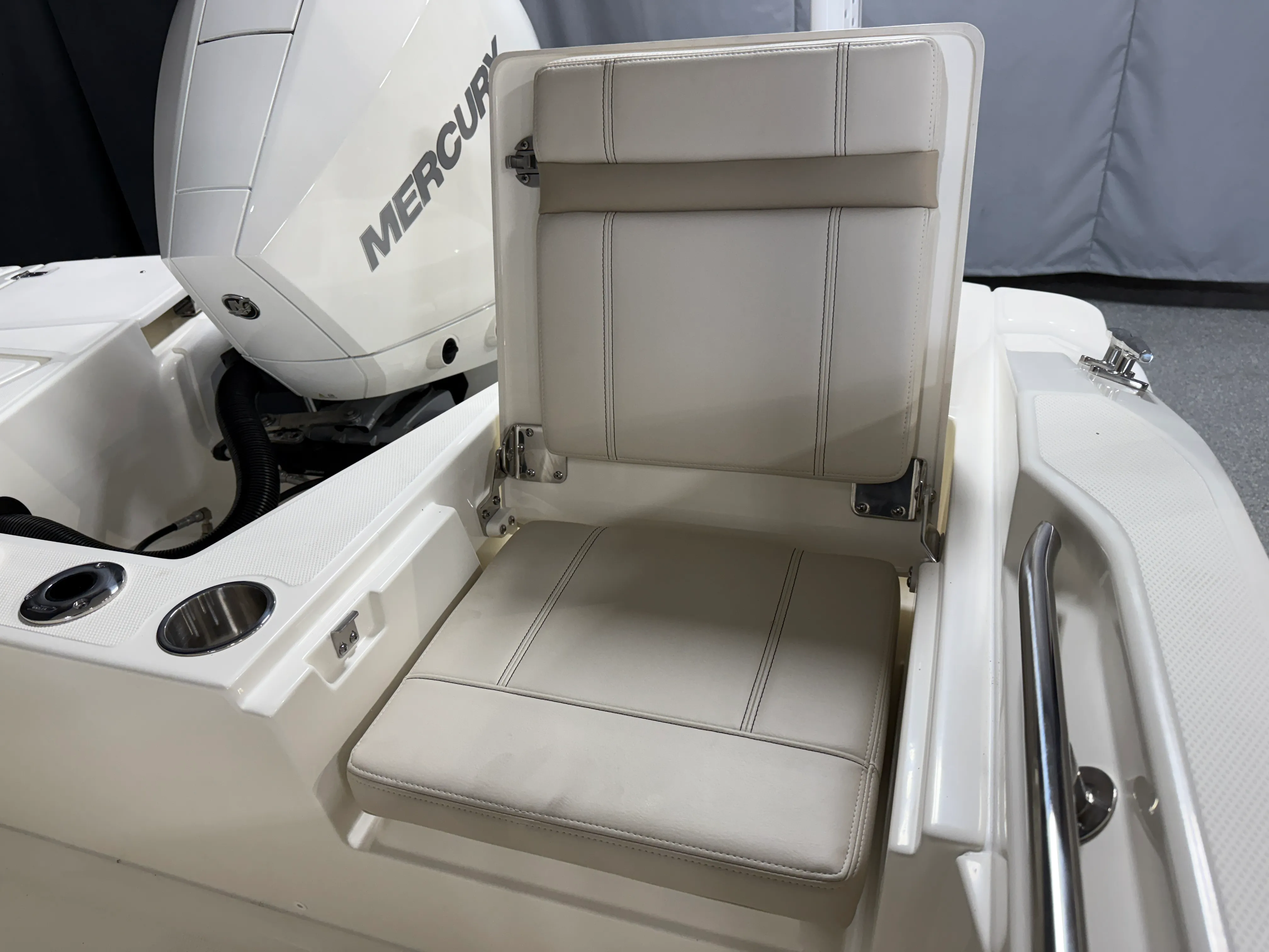 2026 Boston Whaler 220 Dauntless Image Thumbnail #22